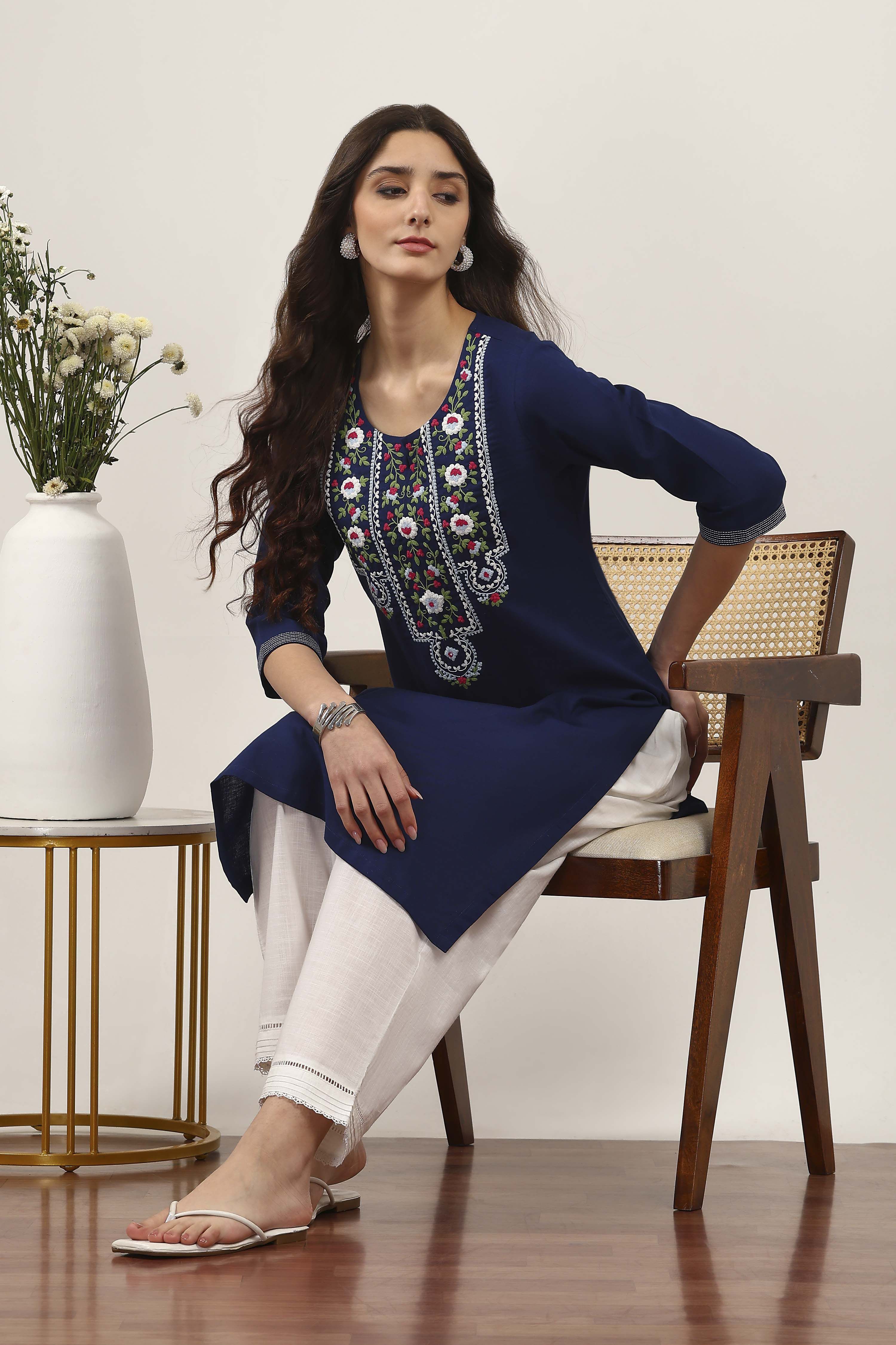 Navy Blue Cotton Blend Straight Kurtas image number 0