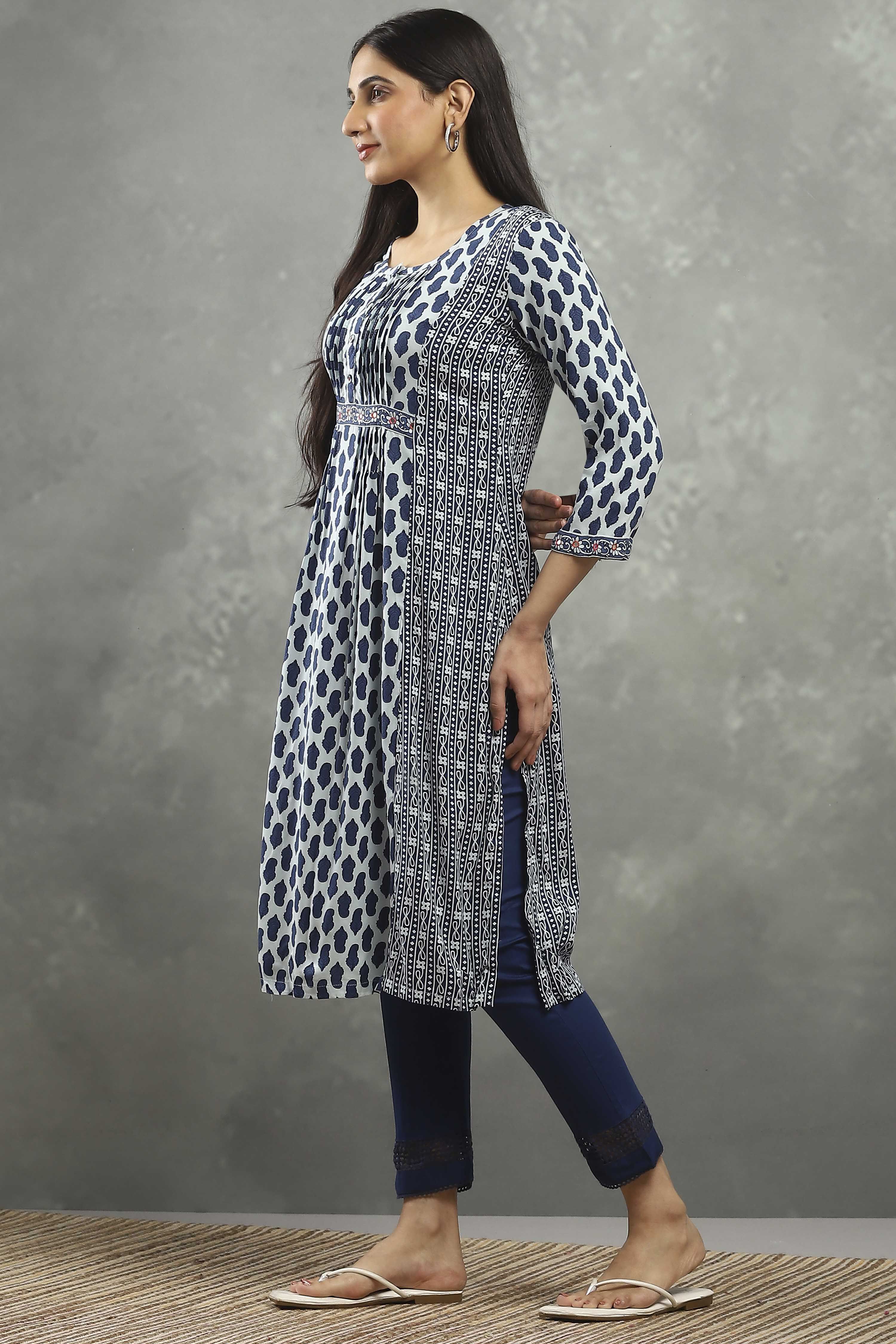 Blue Viscose Straight Kurta Pants Set image number 3