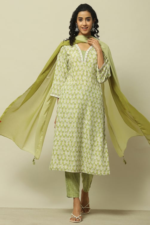 stylish holi outfit for women