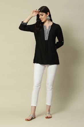 Black Liva Straight Solid Top