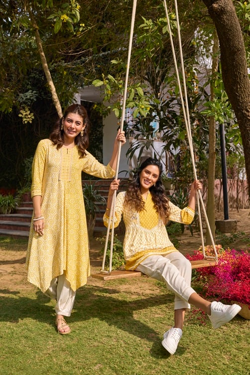 rakhi look for women
