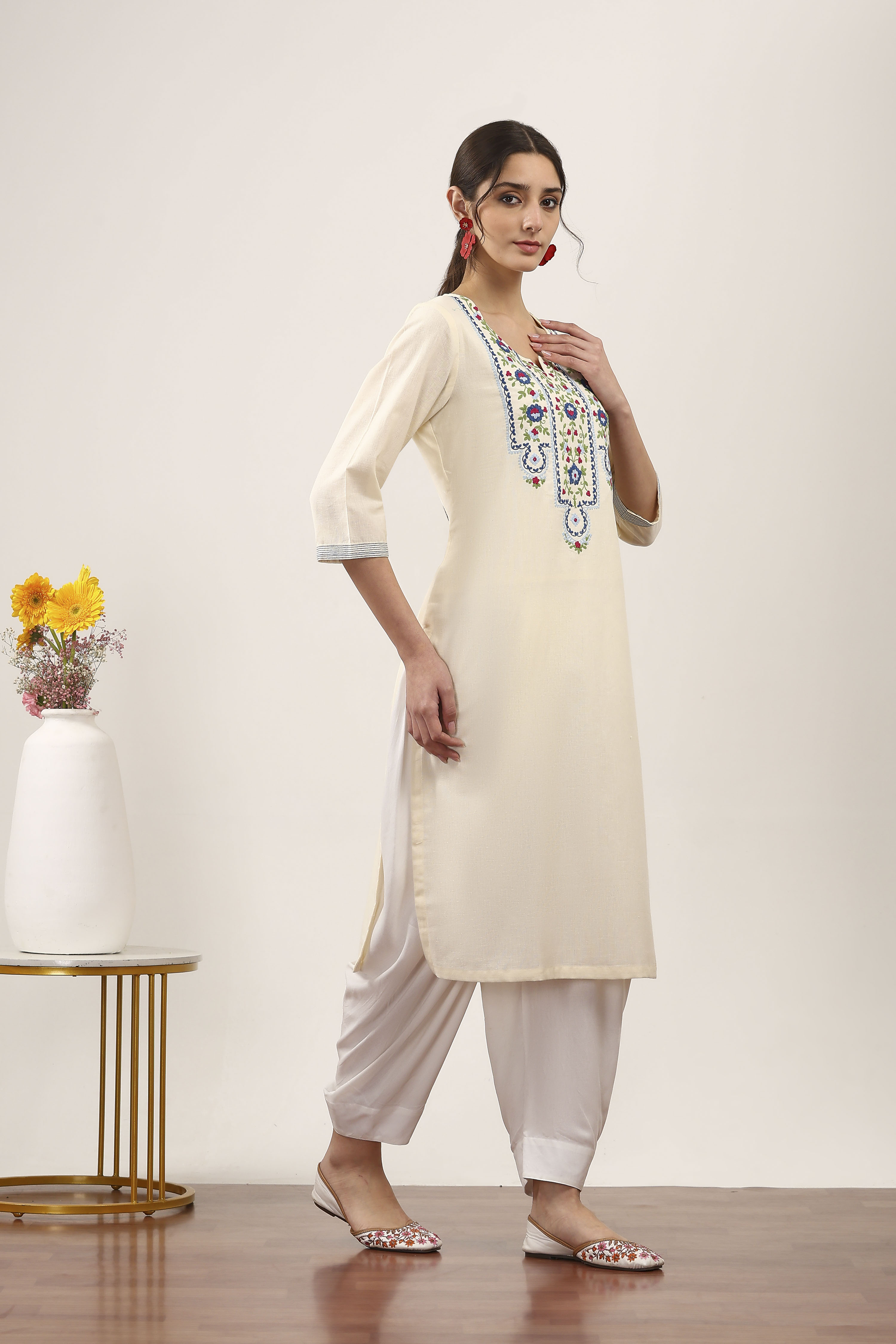 Navy Blue Cotton Blend Straight Kurtas image number 4