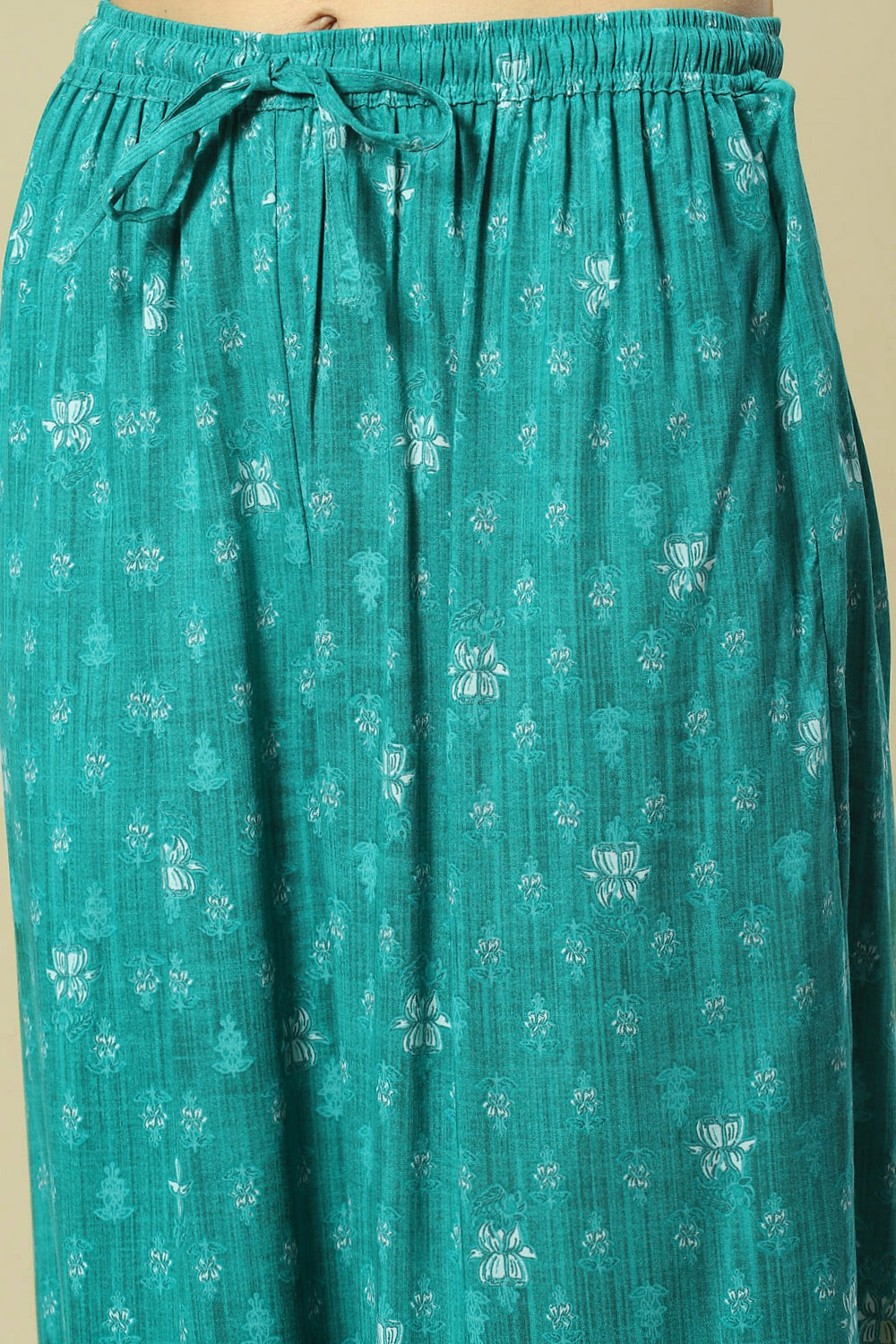 Green LIVA Woven Straight Kurta Suit Set image number 2