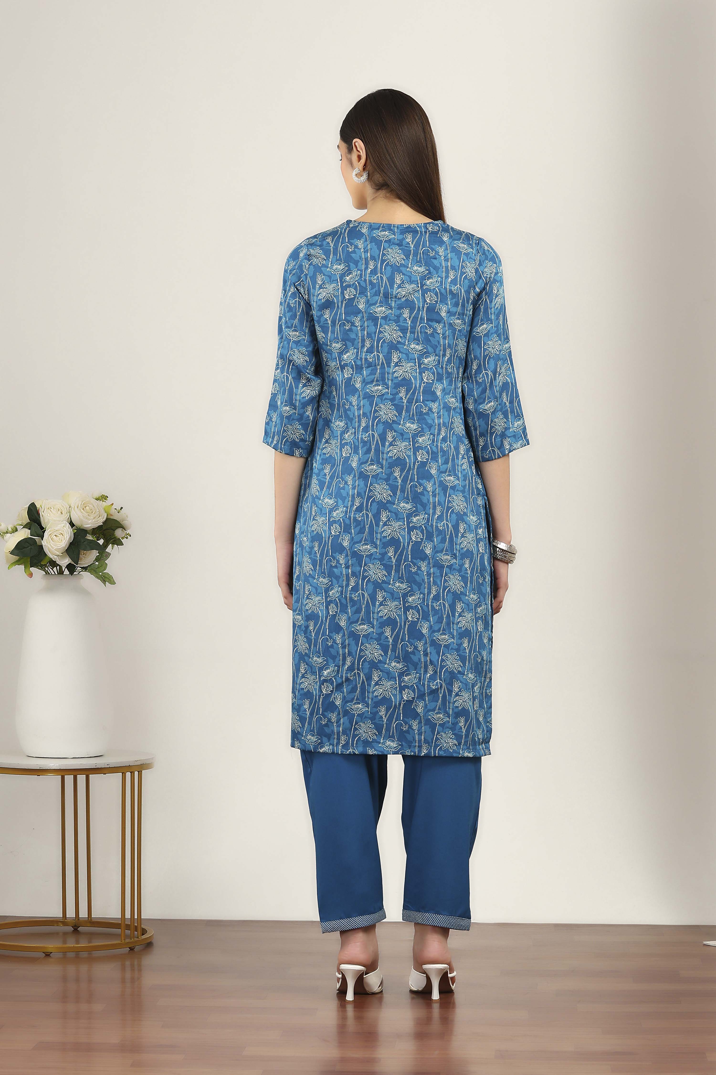 Red Cotton Straight Suit Sets image number 4