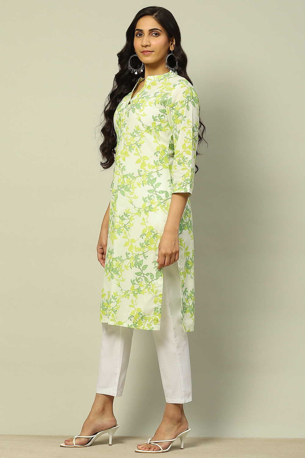 White and Blue Cotton Floral Printed Straight Kurta image number 2