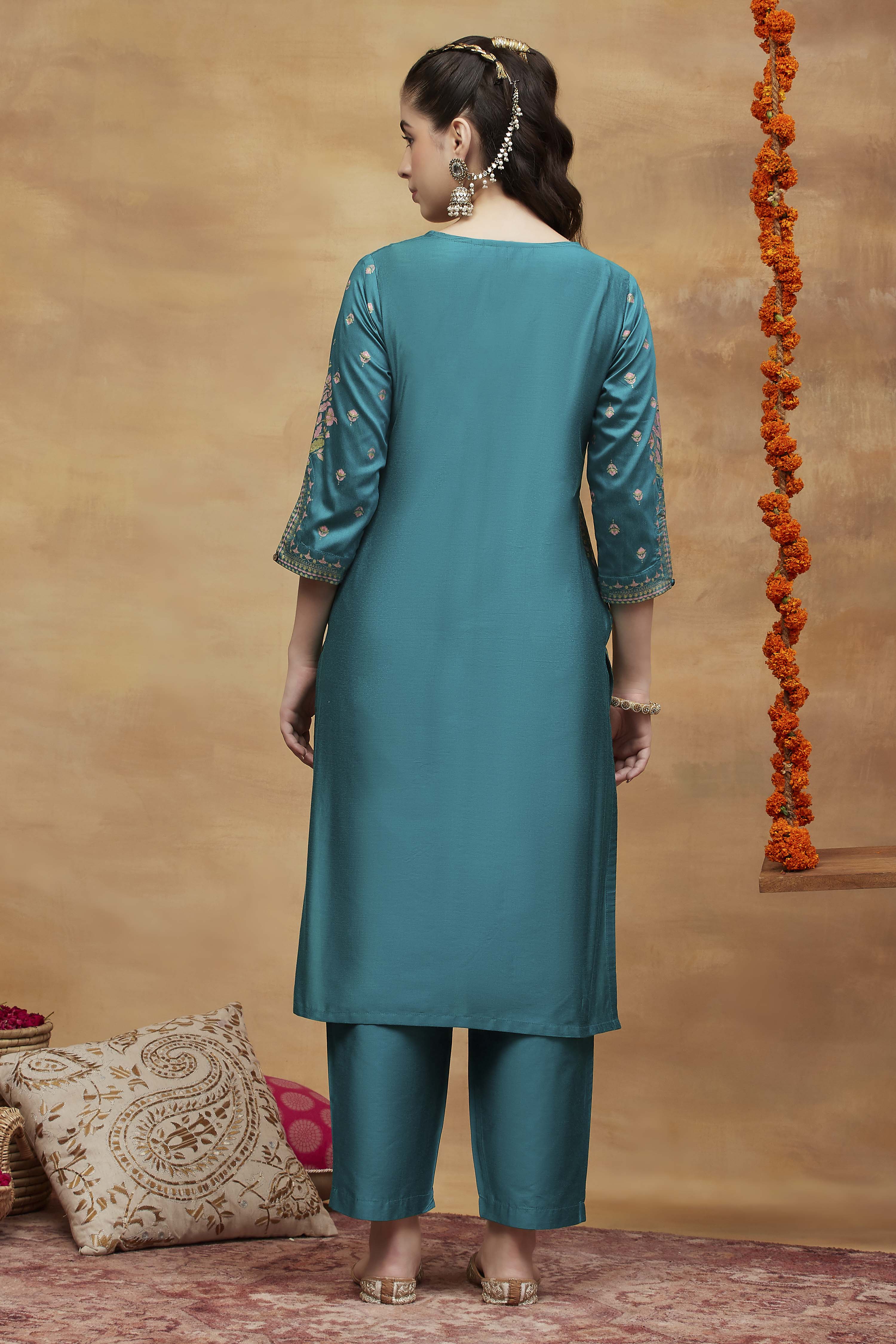 Emerald Green Viscose Blend Straight Printed  image number 5