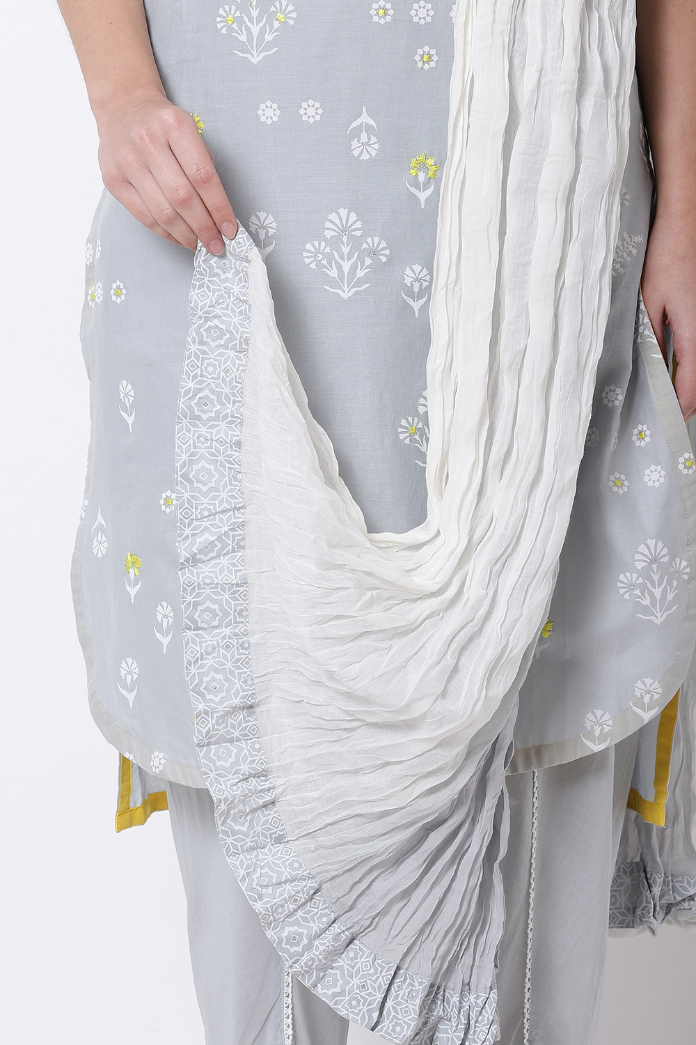 Grey and White Cotton Dupatta image number 2