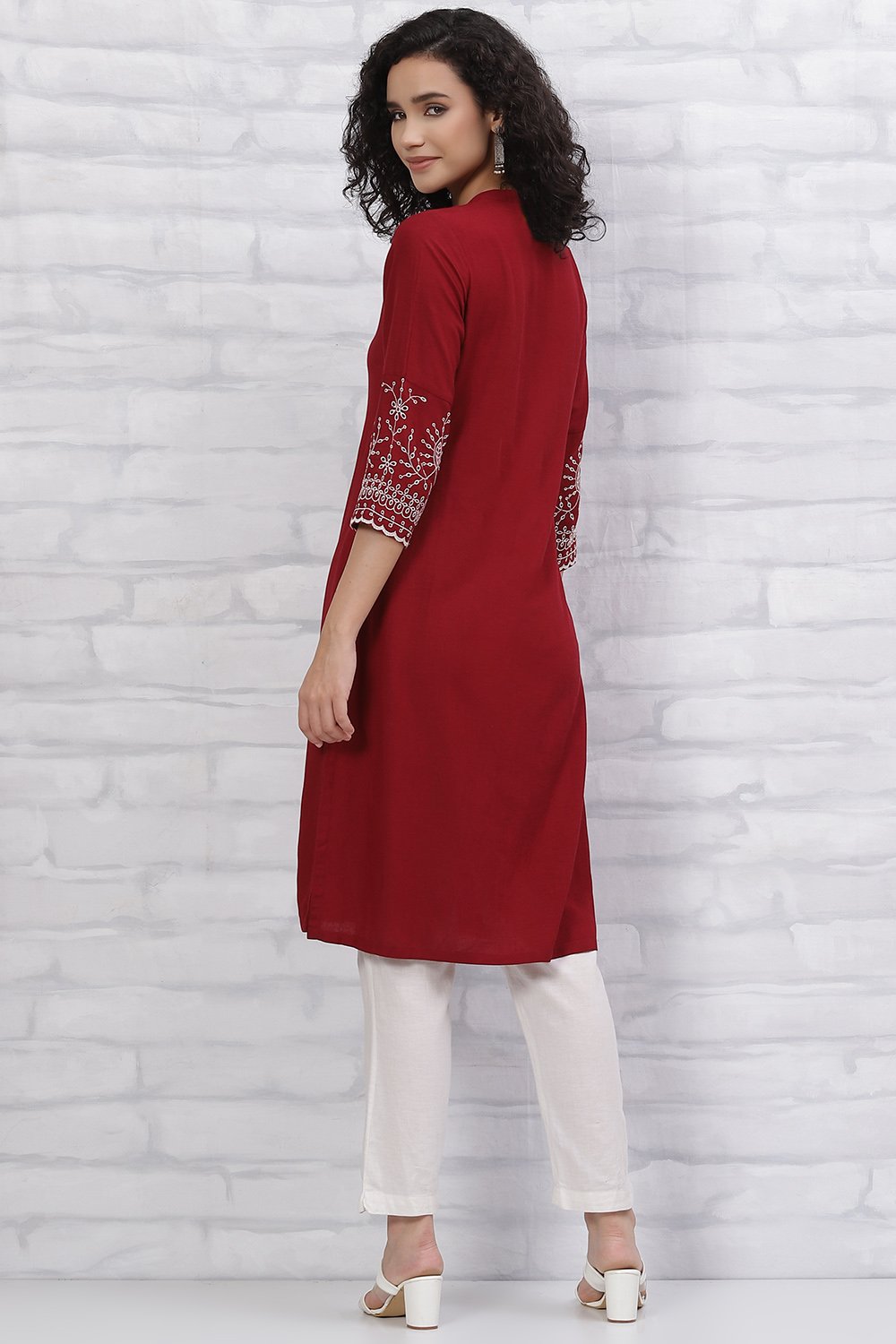 Red LIVA Schiffli Kurta image number 4