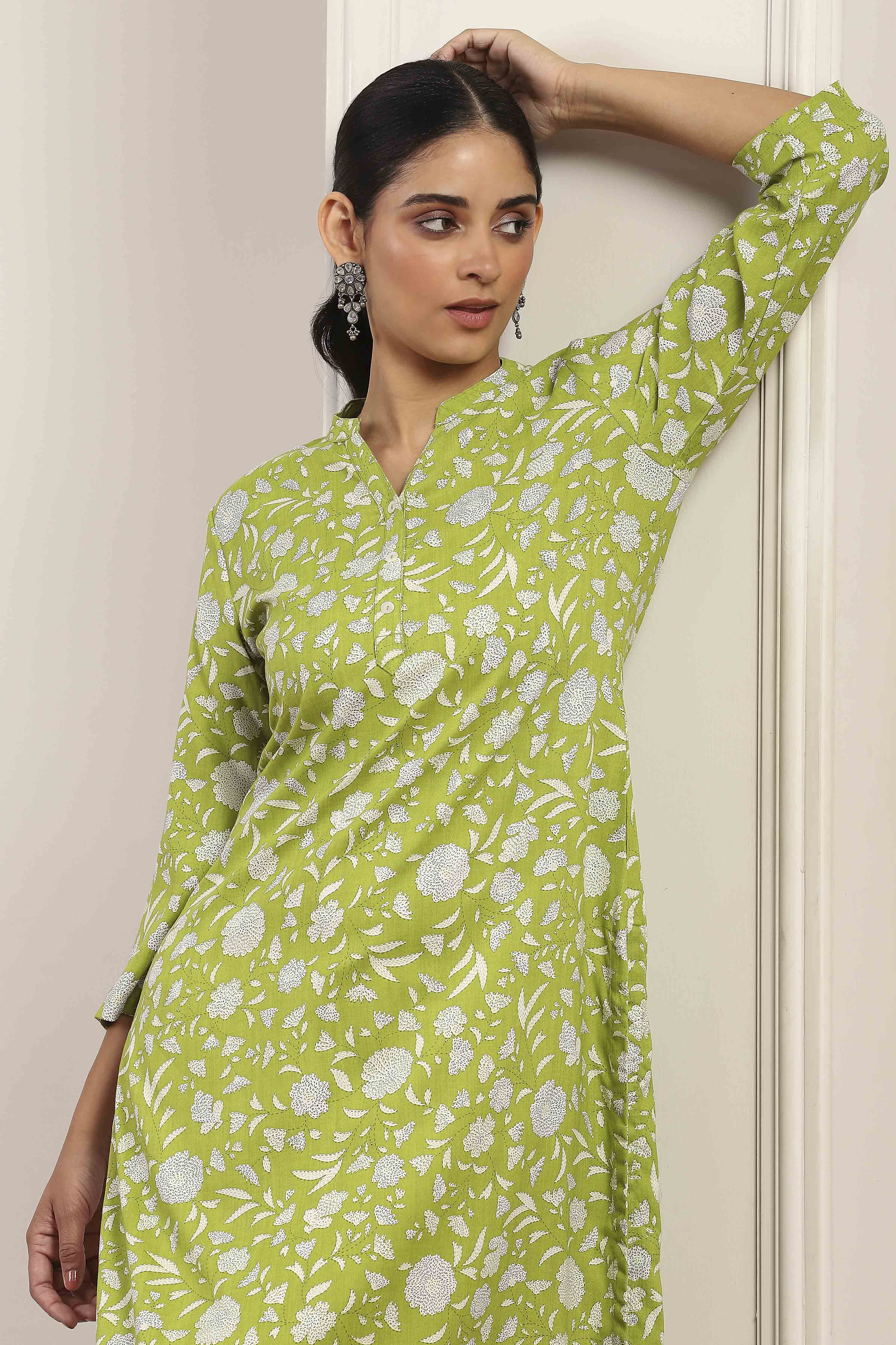 Green Viscose Rayon Straight Kurta Pants Set image number 6