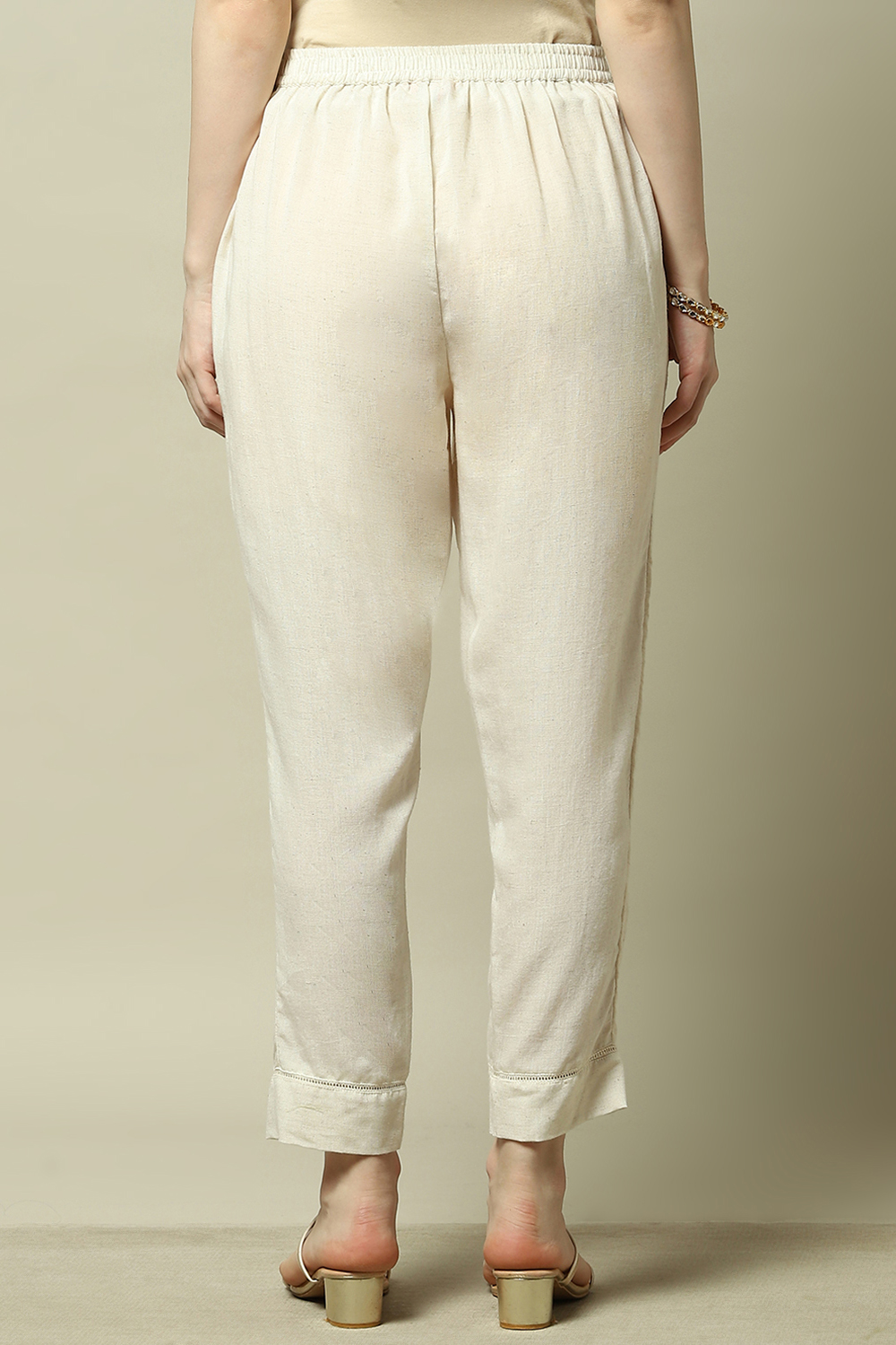 Off-White Cotton Solid Straight Fit Pants image number 4
