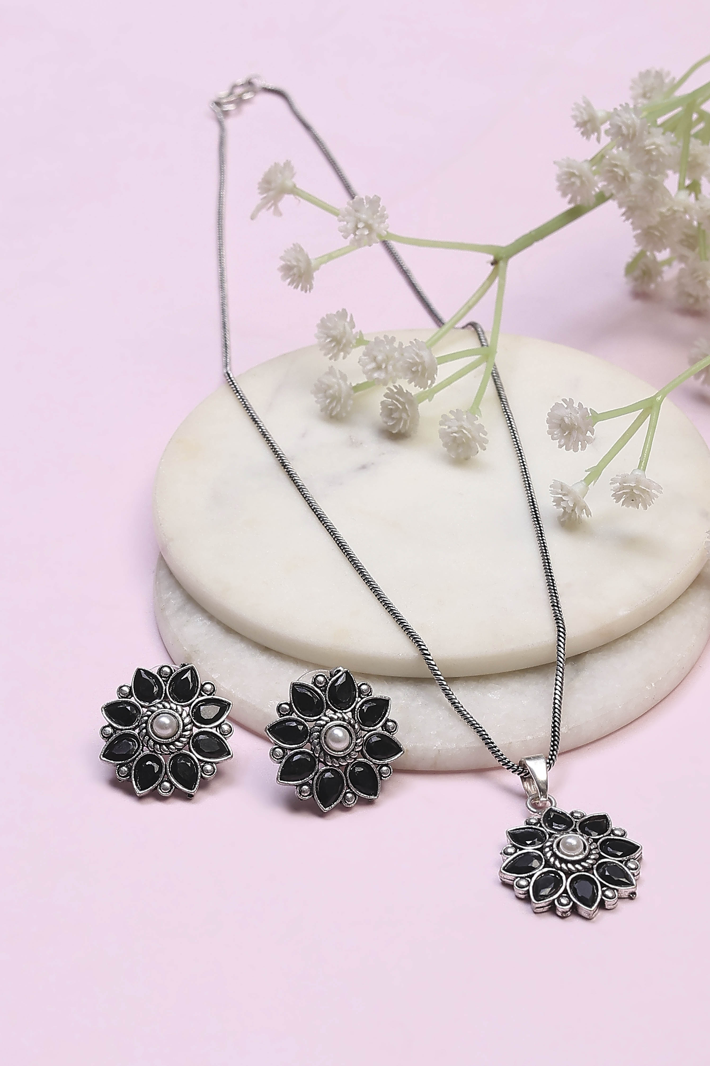 Black Brass Necklace Set image number 4