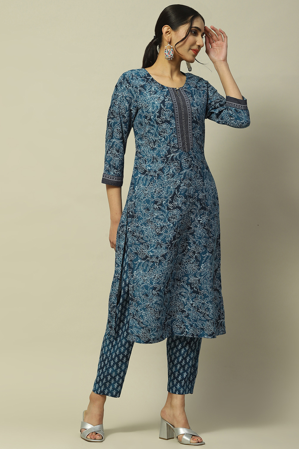 Ecru Rayon Straight Suit Set image number 5