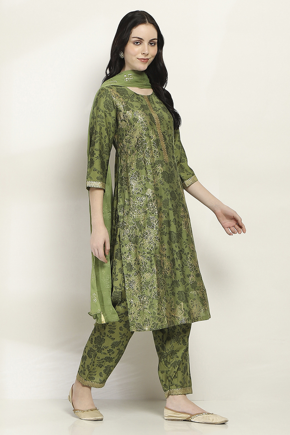 Green Viscose Blend Straight Set image number 5