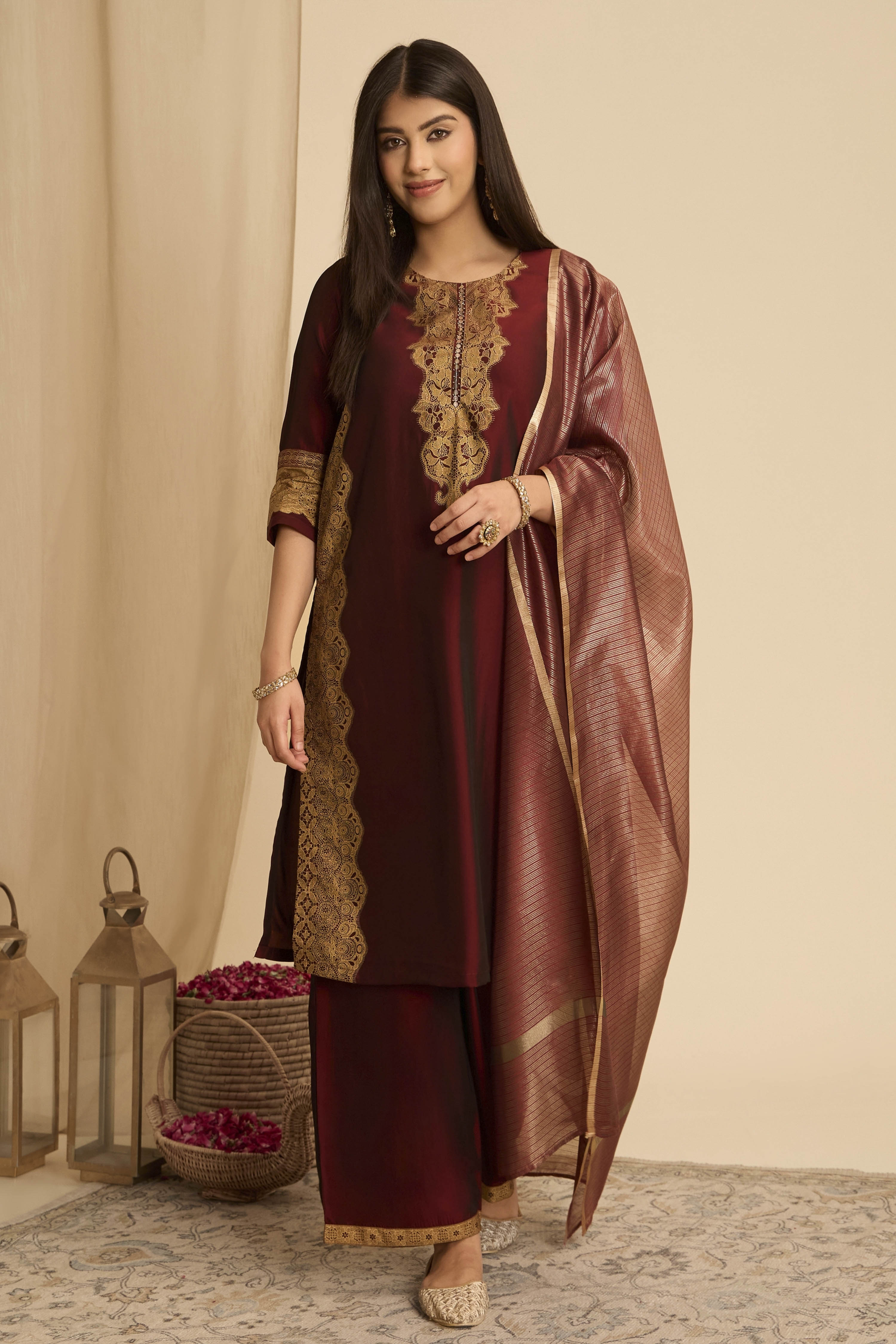 Maroon  Regular Solid Dupatta image number 0