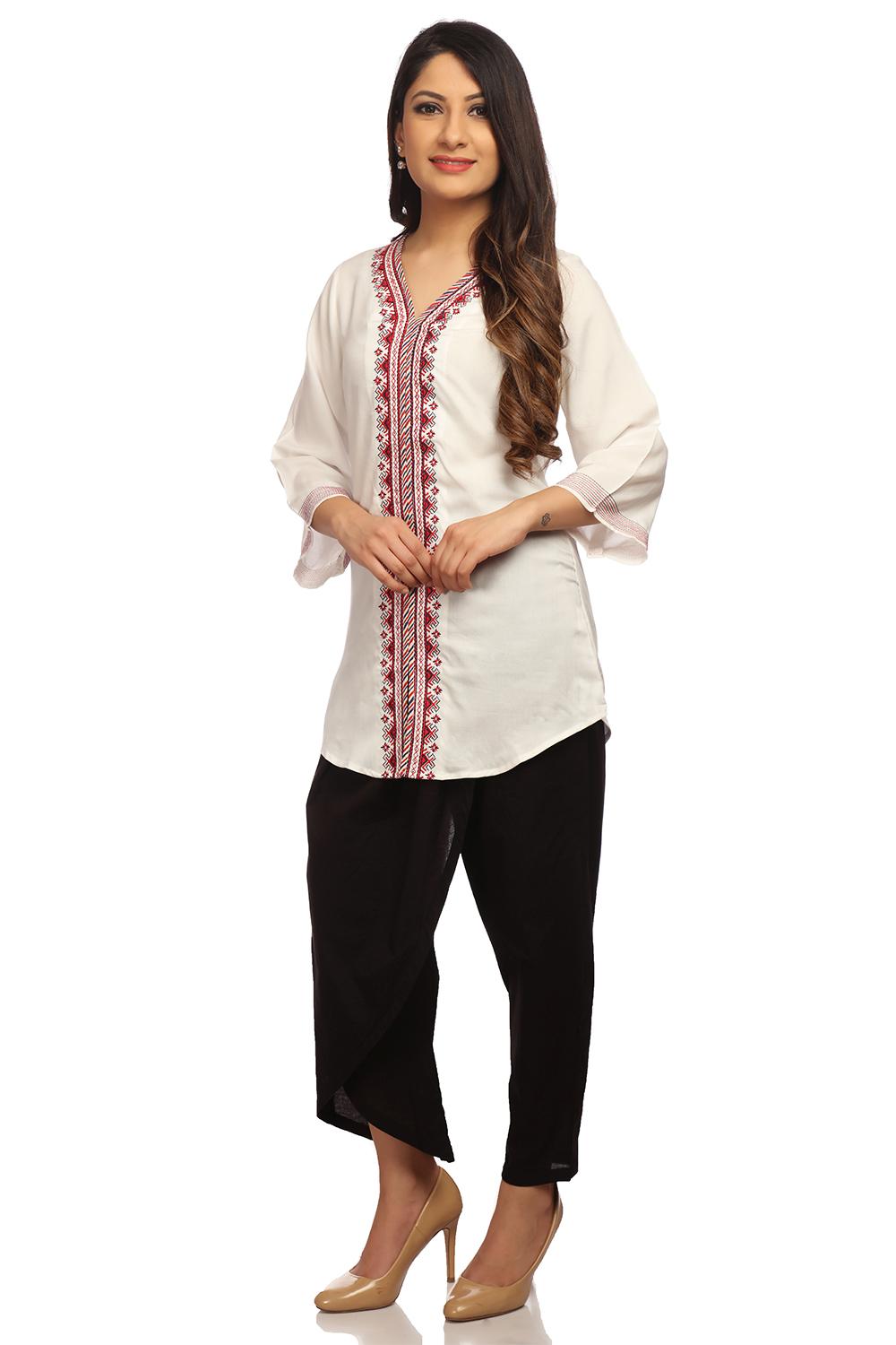 White Straight Viscose Rayon Indie Top image number 3