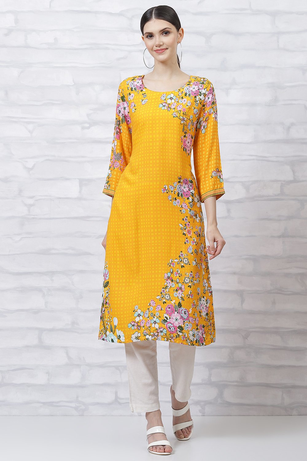 Yellow LIVA Straight Kurta image number 0