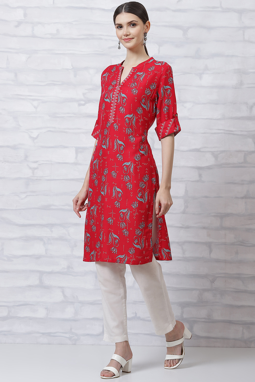 Red LIVA Straight Kurta image number 2