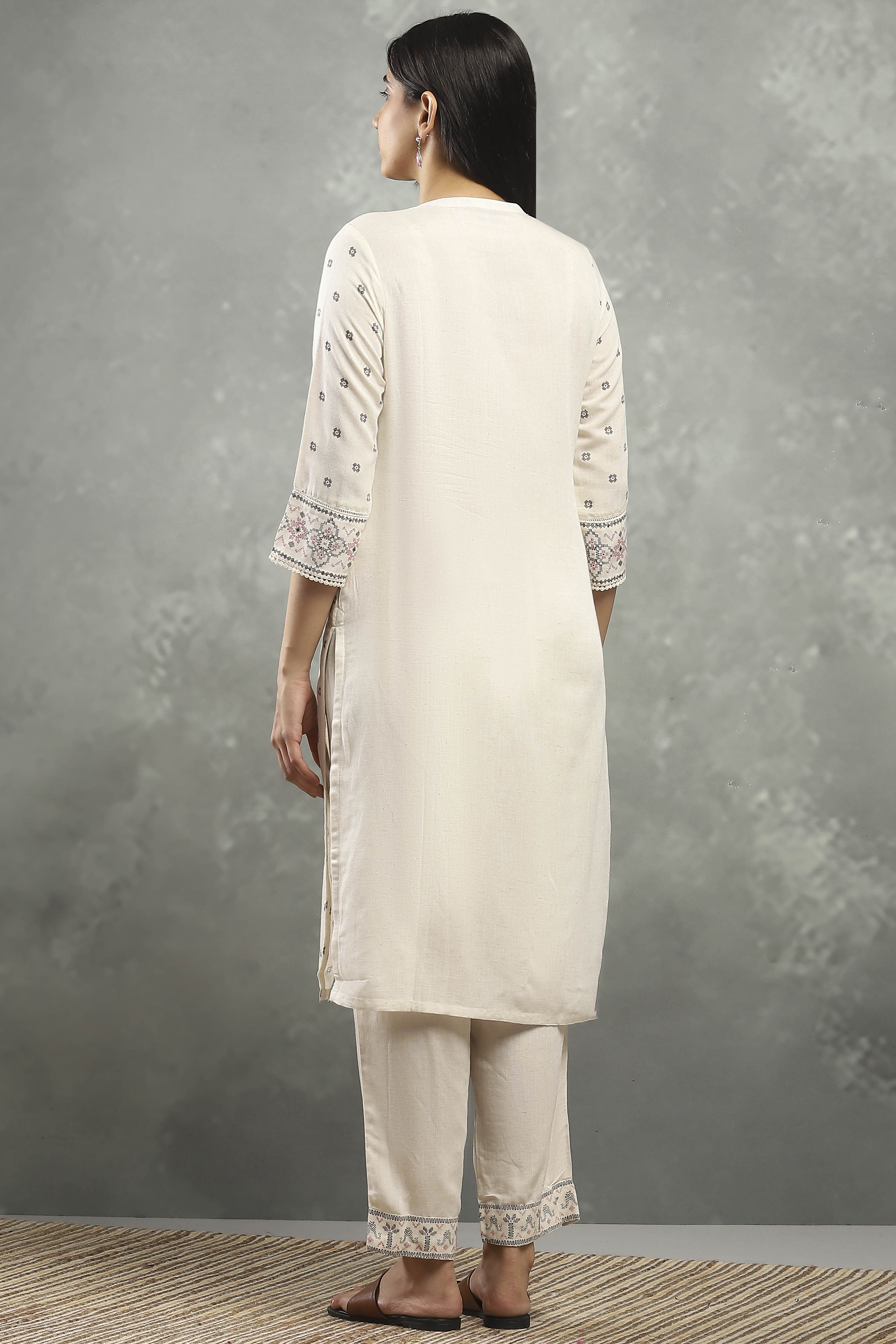 Off White Polyester Straight Kurta Pants Set image number 4