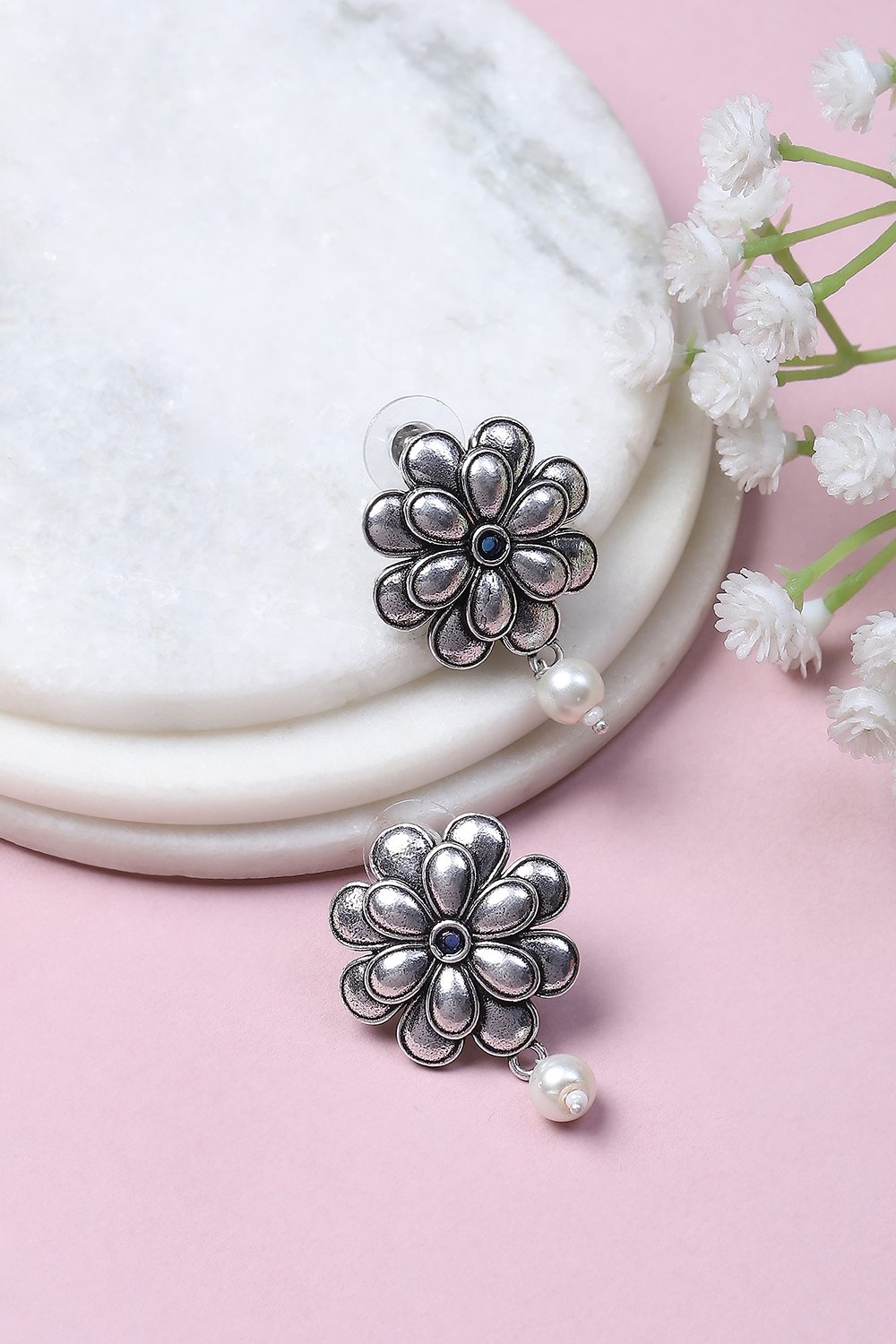 Oxidised Alloy Studs image number 0