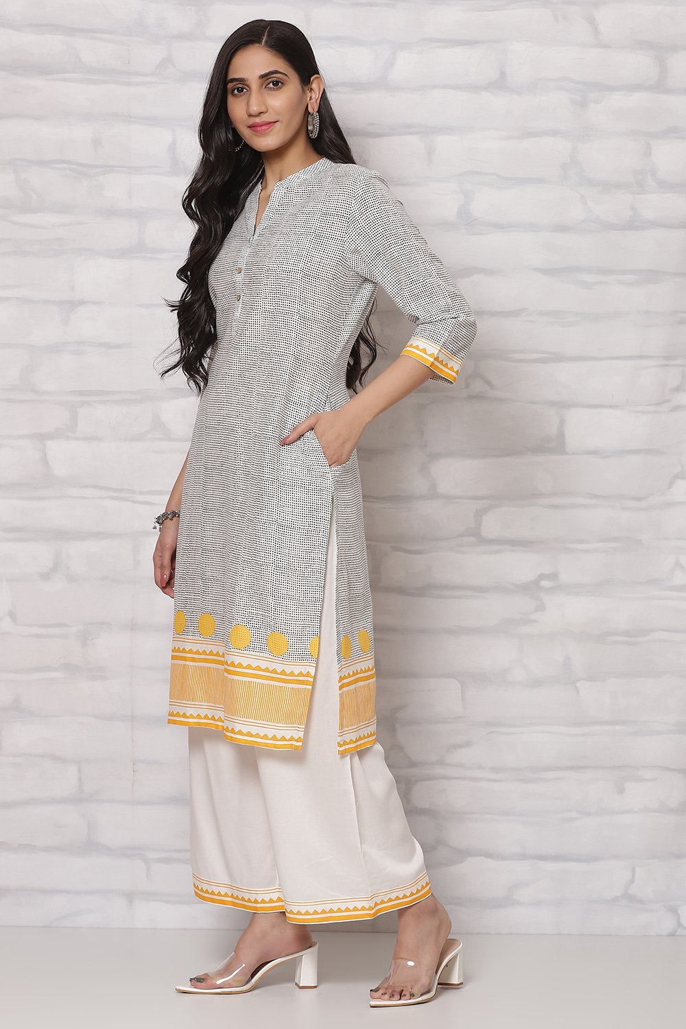 Off White LIVA Kurta Set image number 3