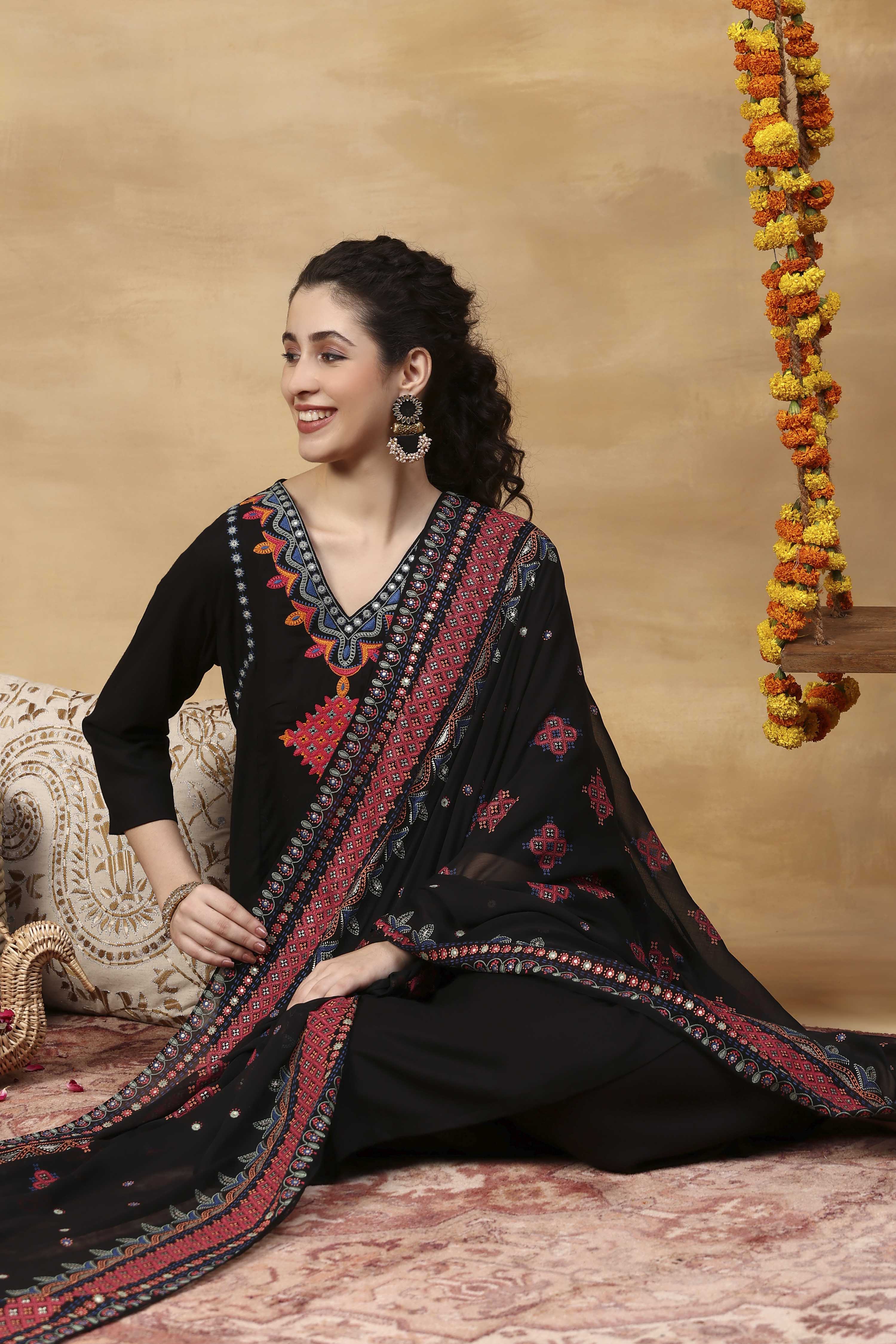 Black Viscose Rayon A-Line Solid Kurta Set image number 0