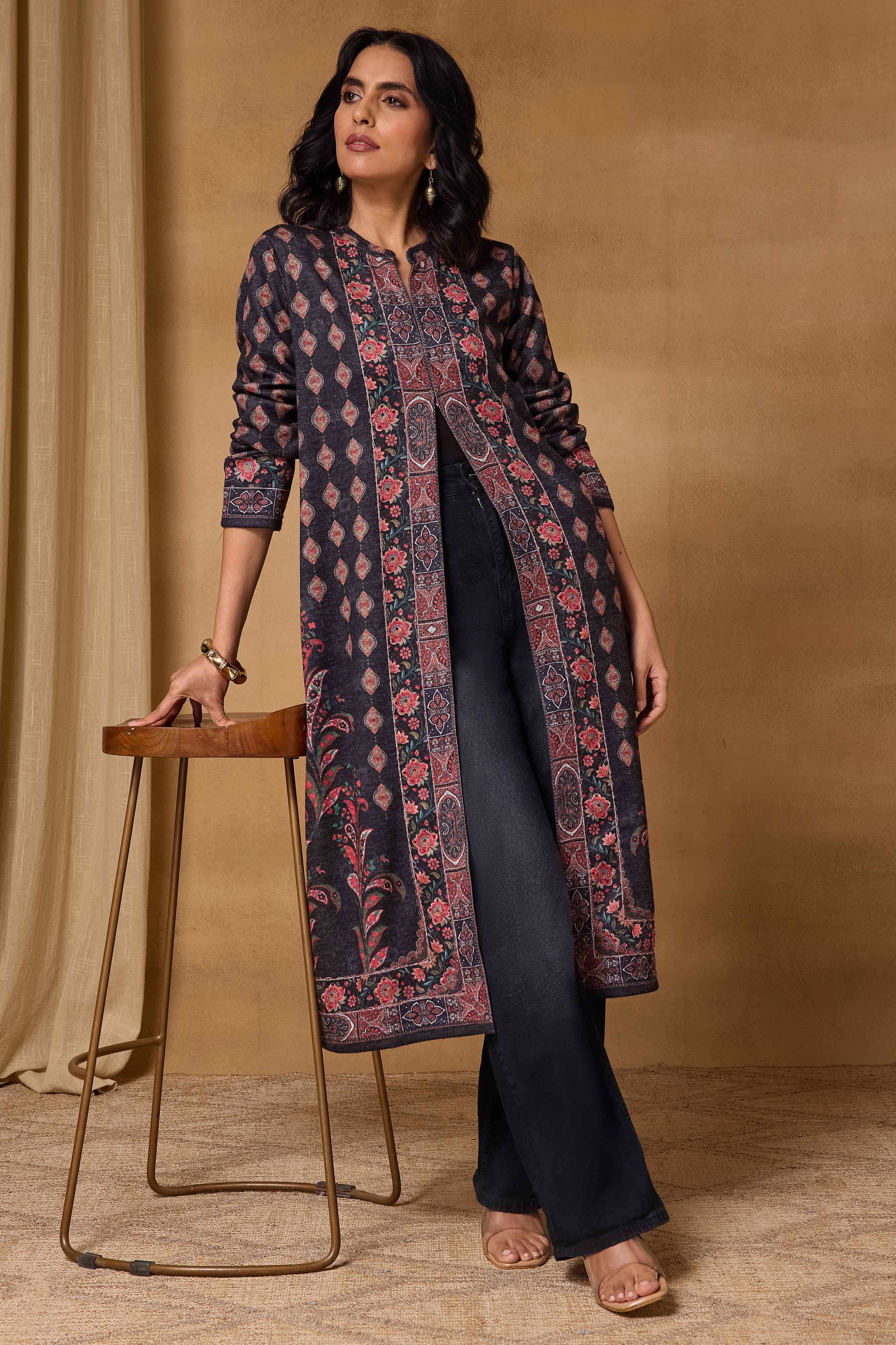 Black Polyester Regular Printed Cape image number 0