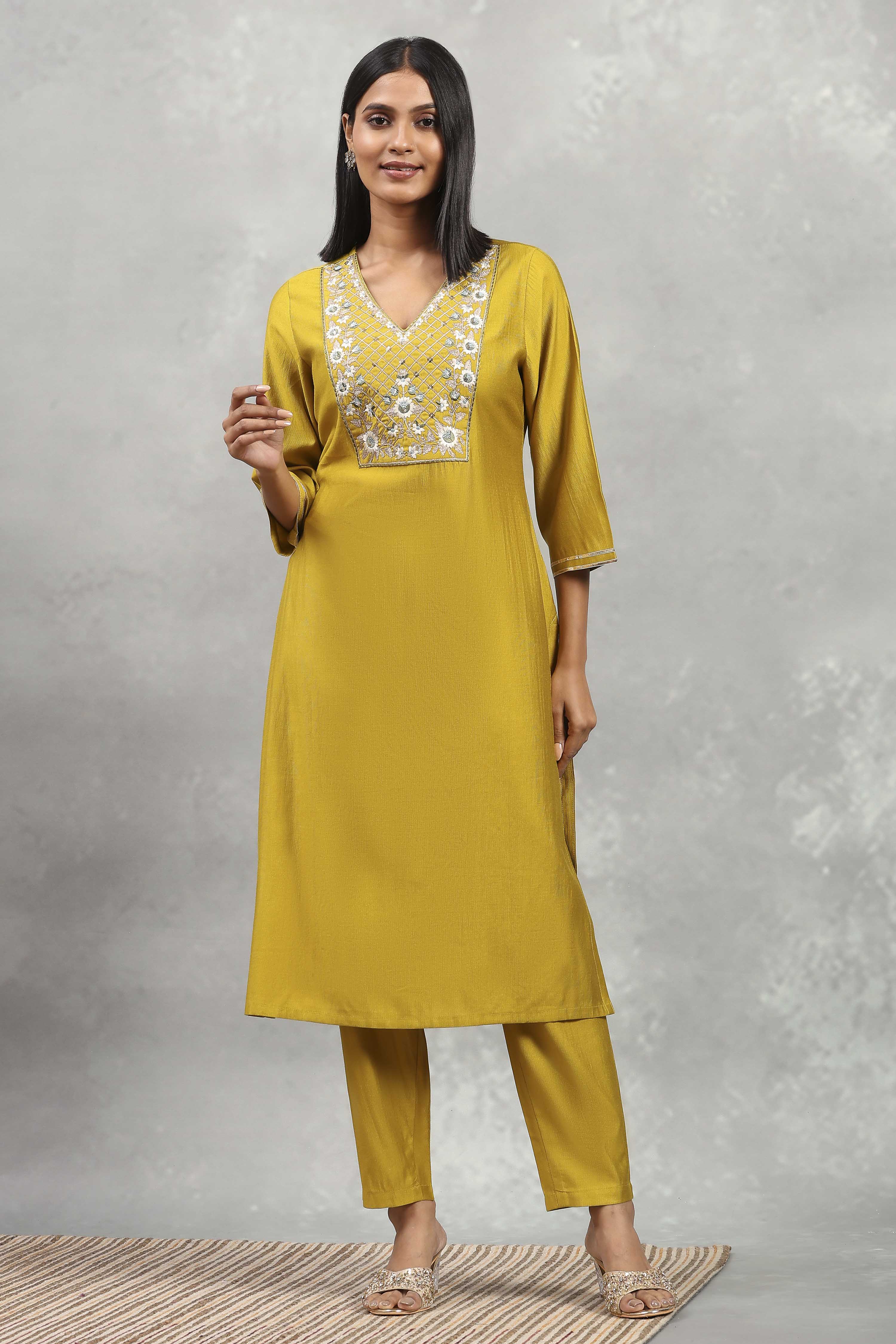 Acid Lime Viscose Blend Solid Straight Kurta Pants Set image number 6