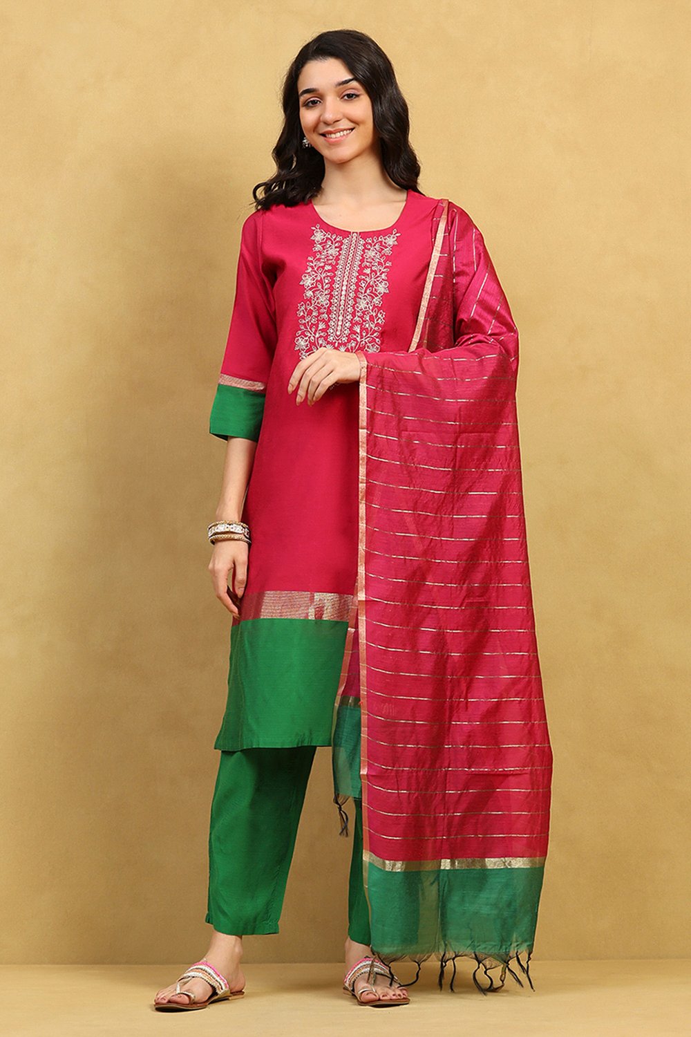 Pink Viscose Blend Solid Straight Suit Set image number 6