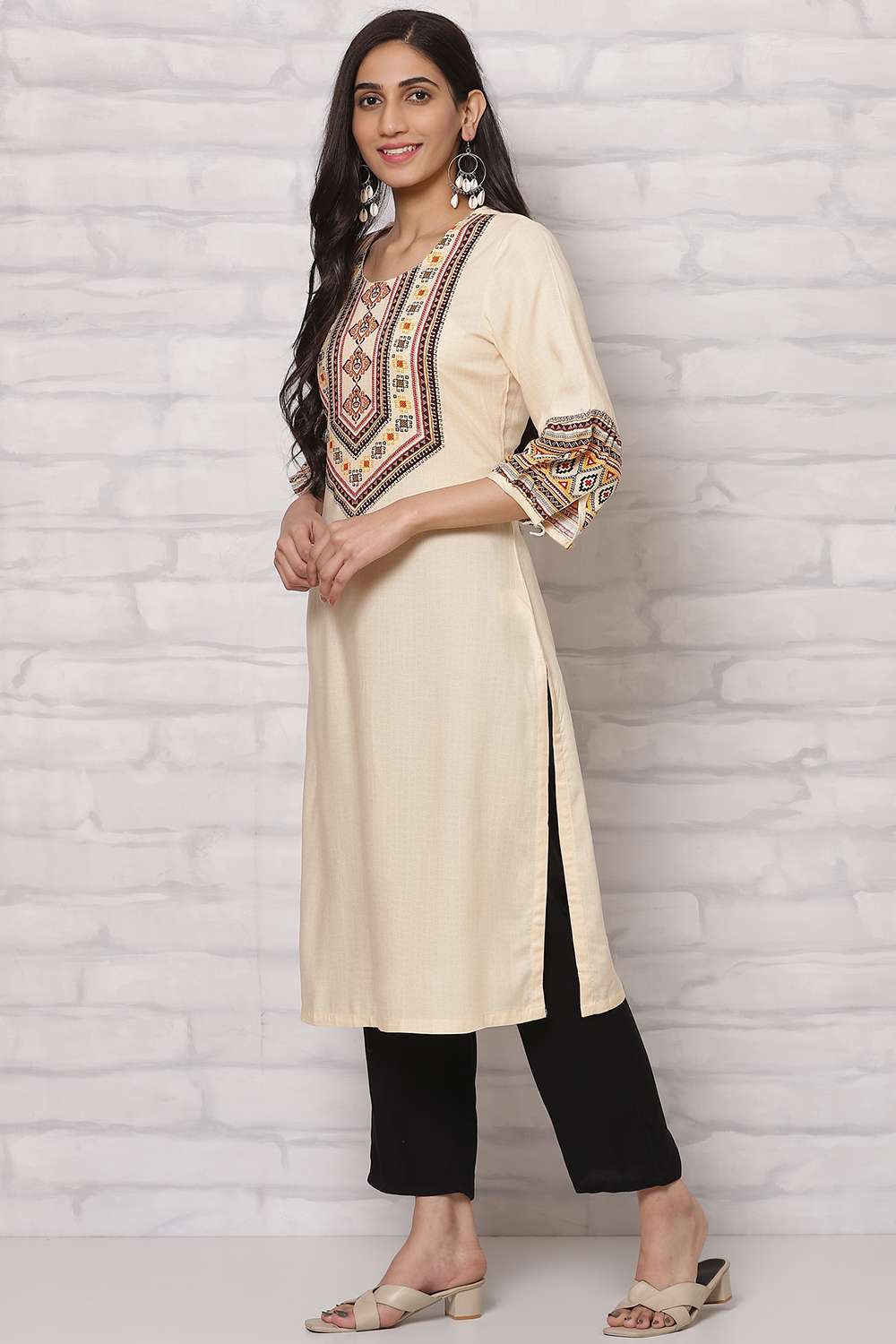 Cream LIVA Straight Kurta image number 2