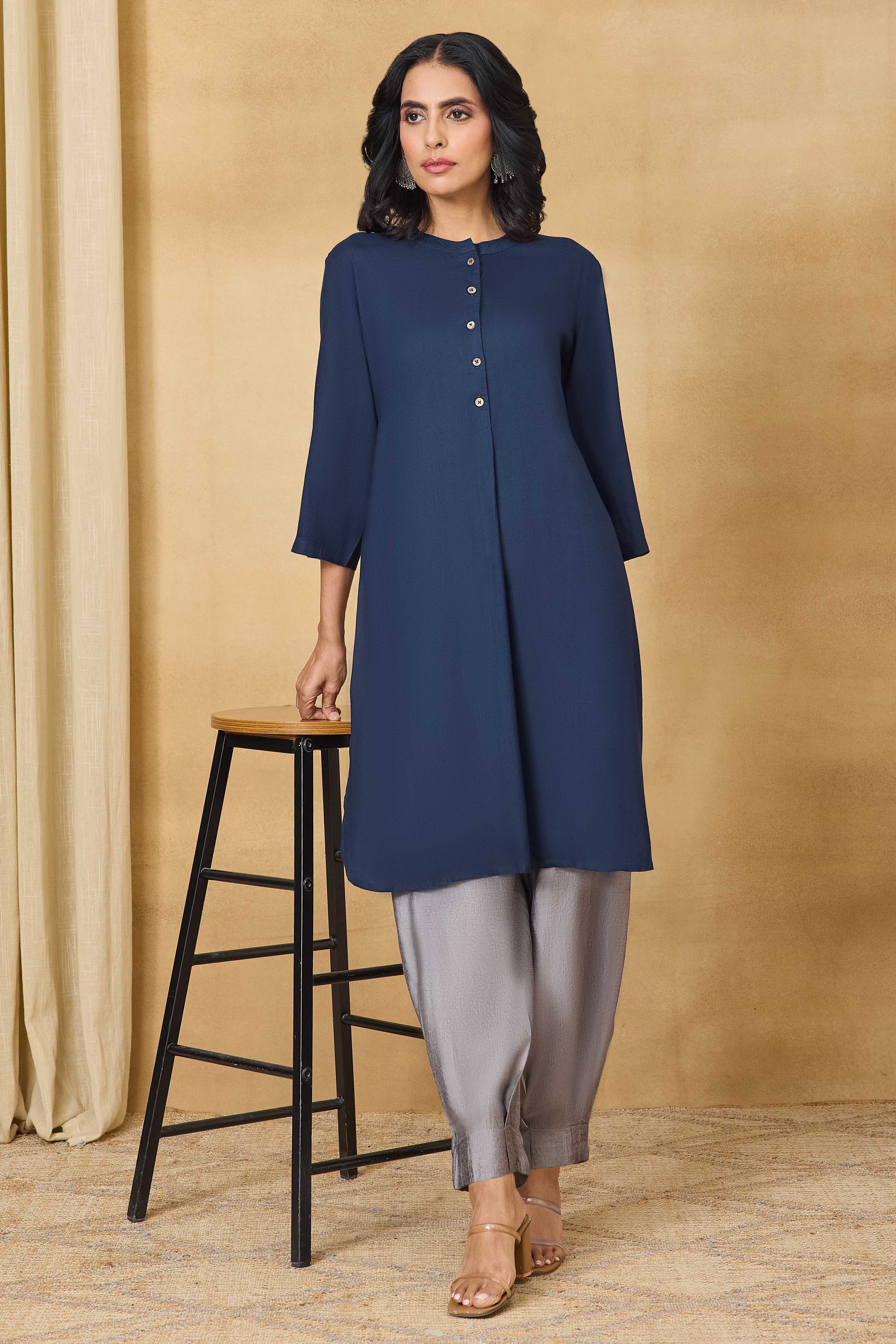 Maroon Solid Straight Viscose Blend Kurta image number 0
