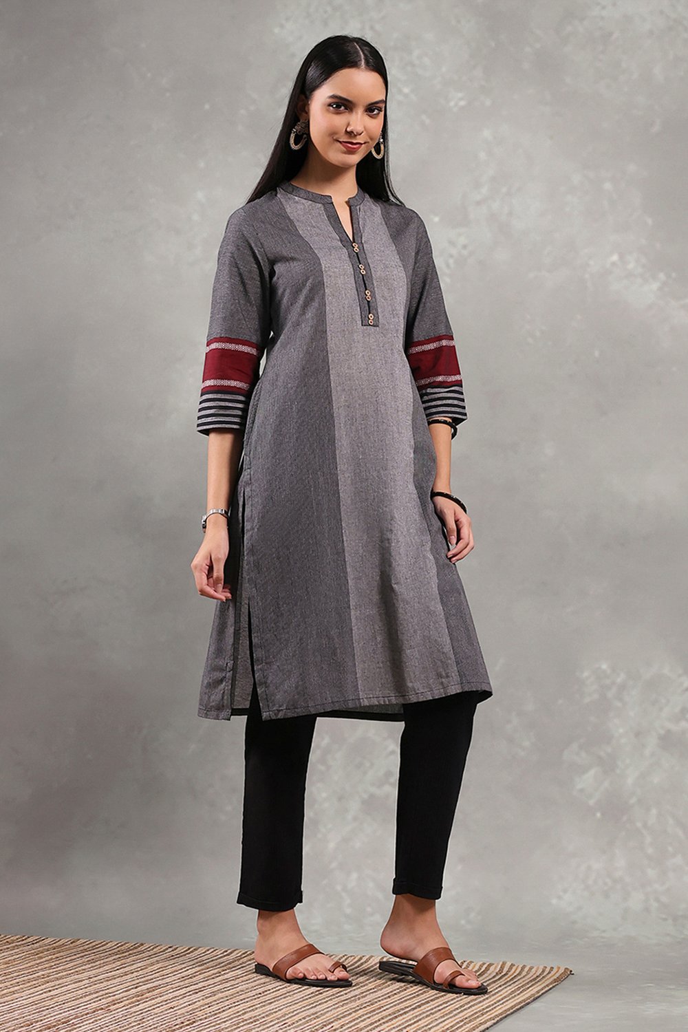 Black Cotton Yarndyed Straight Kurta image number 4