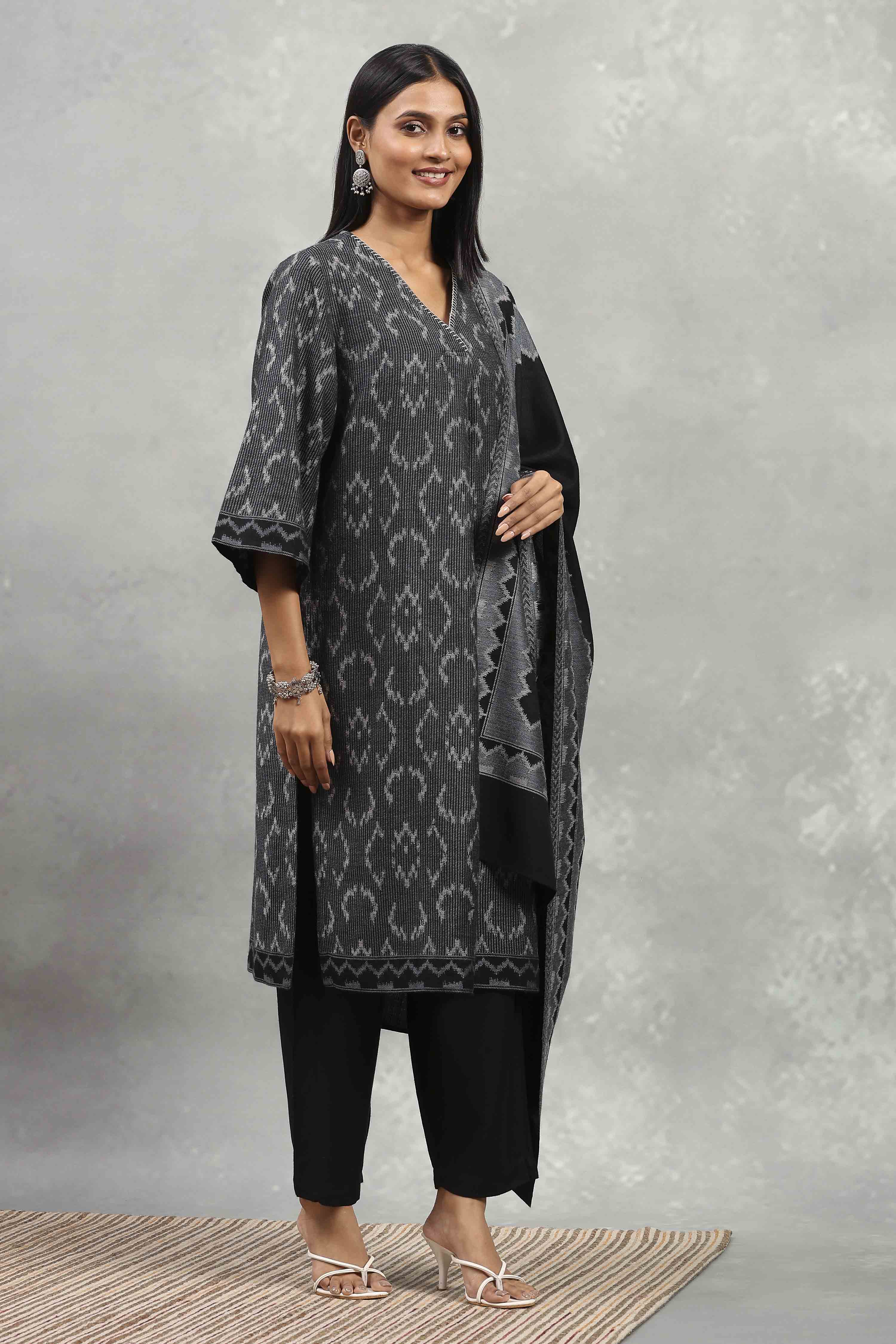 Black Polyester Yarndyed Straight Suit Set image number 5