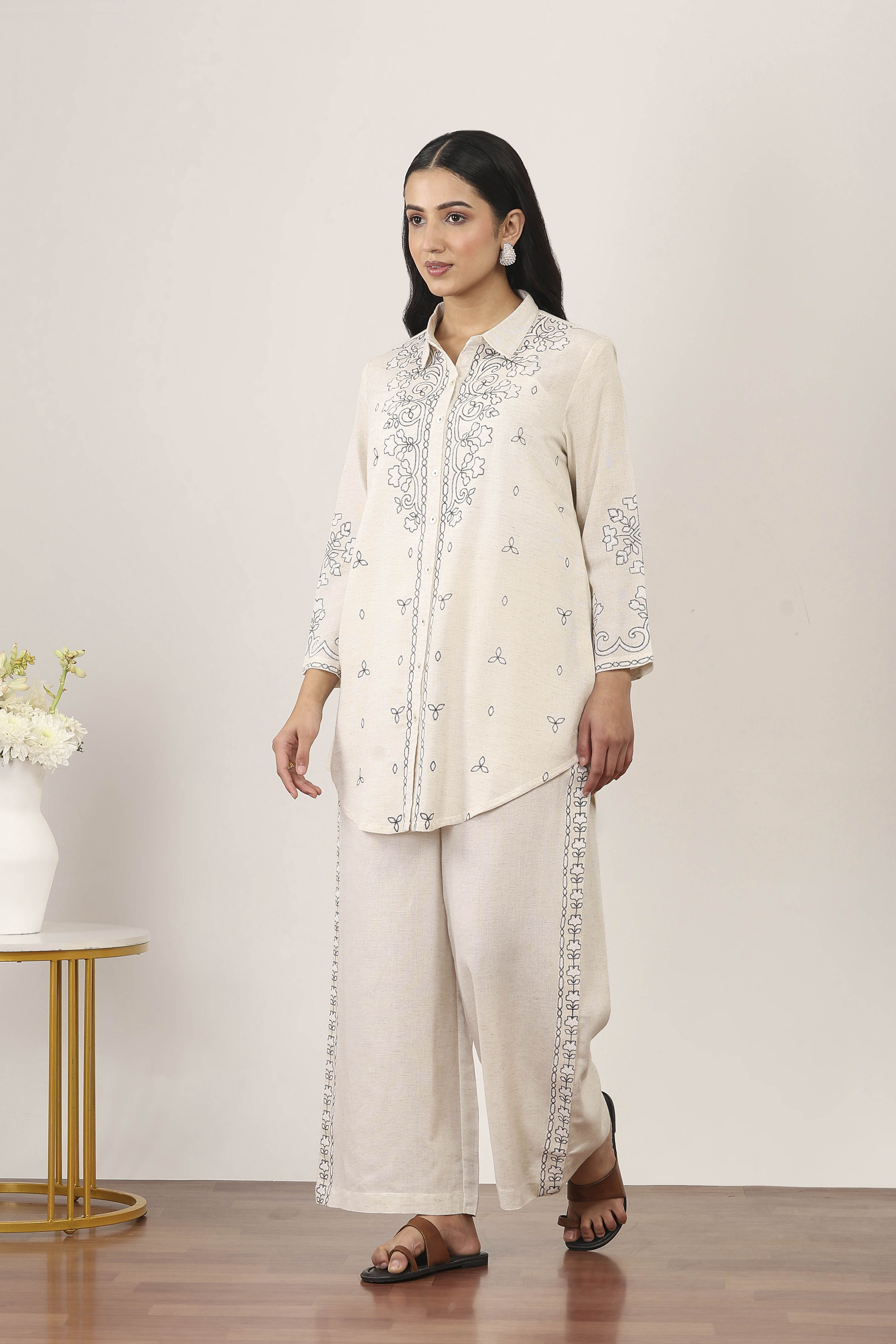 White Cotton Blend Cotton Flex Kurta Pants Set image number 3