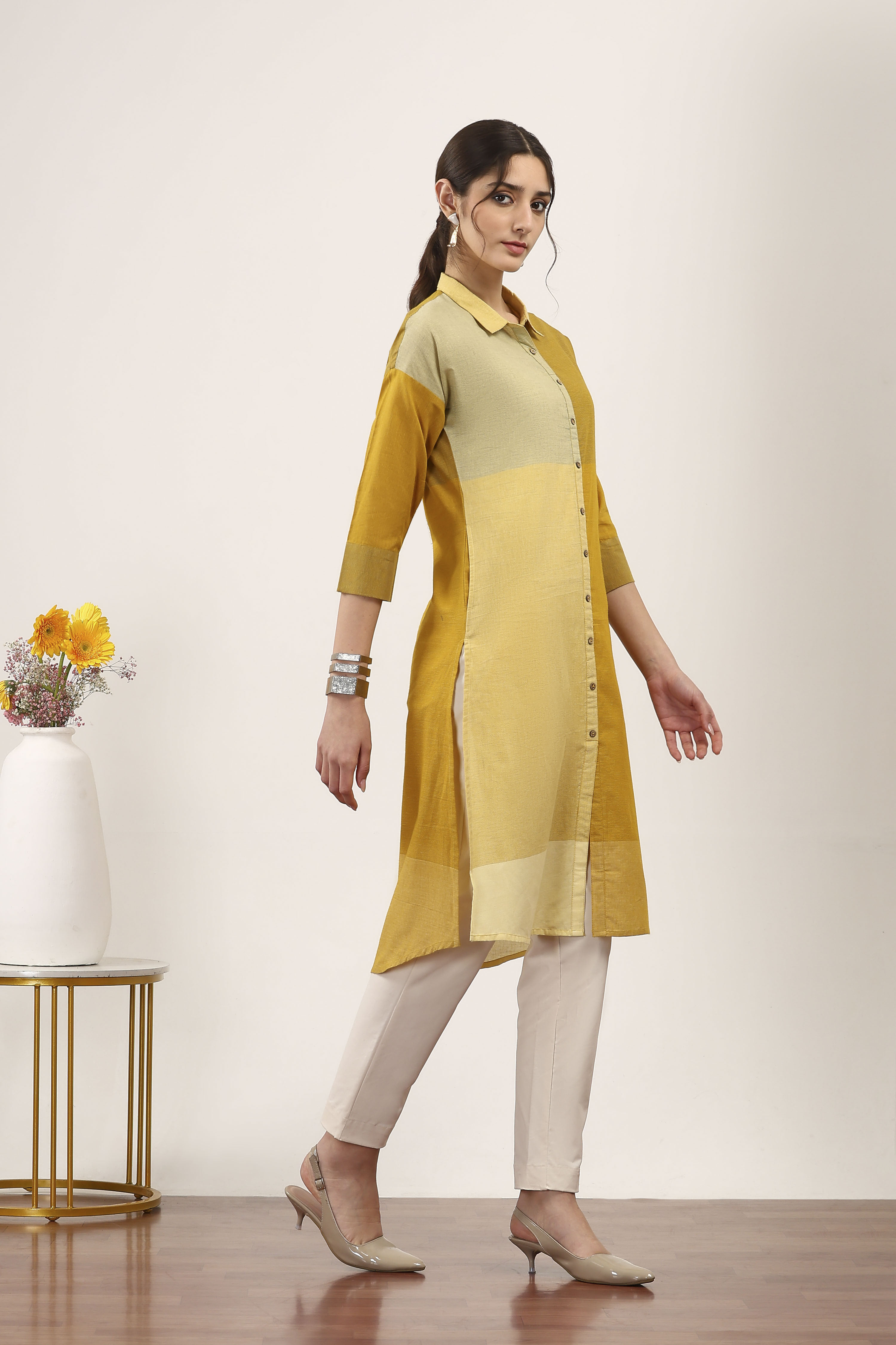 Yellow Cotton Straight Kurtas image number 4