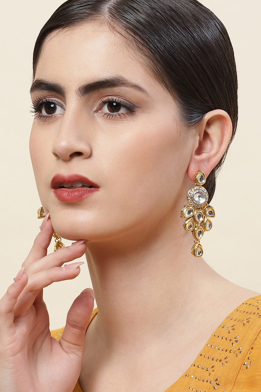 Gold Alloy Earrings image number 3