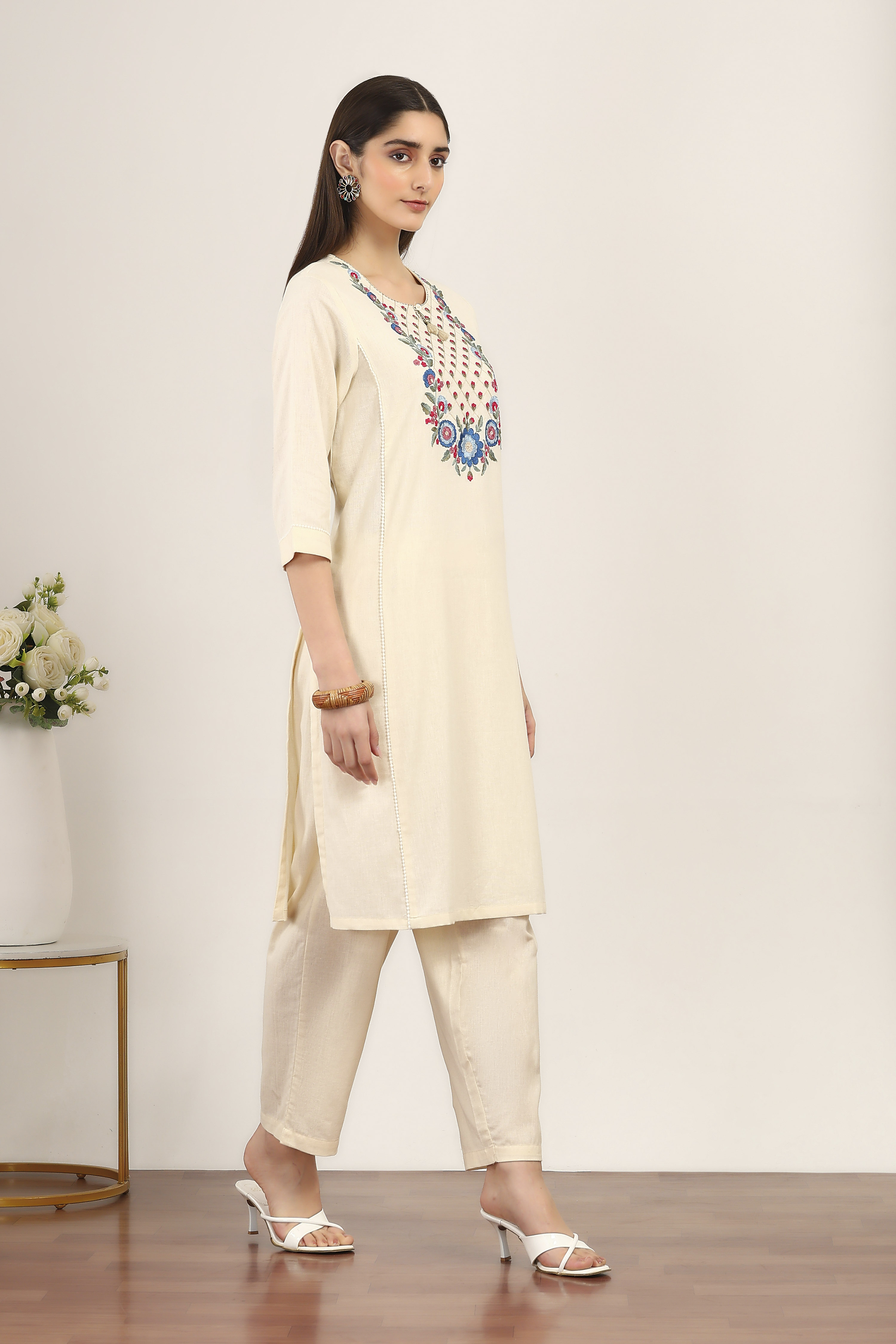 White Cotton Blend Cotton Flex Kurta Pants Set image number 5