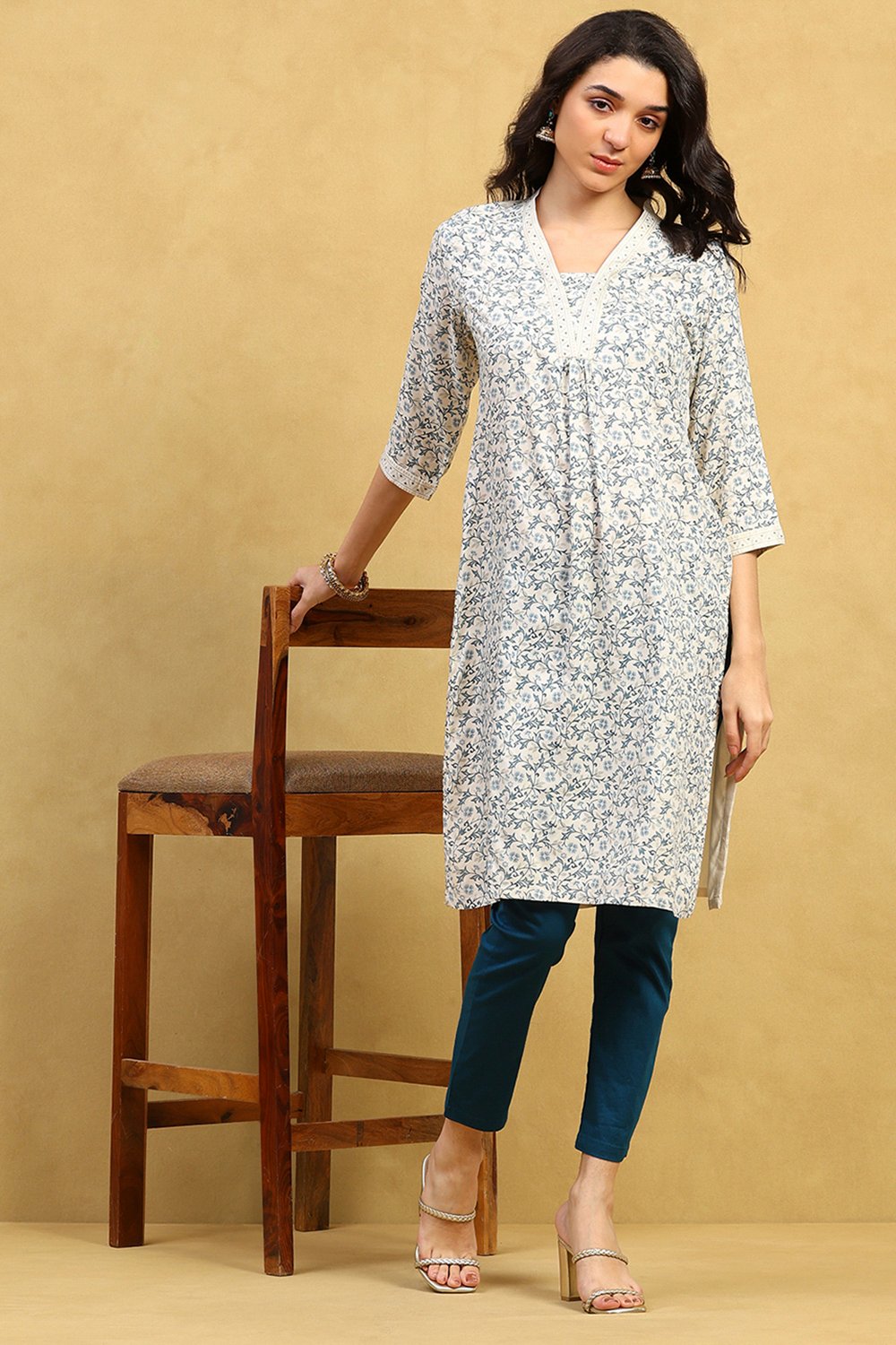 Off White Viscose Rayon Printed Straight Kurta image number 0
