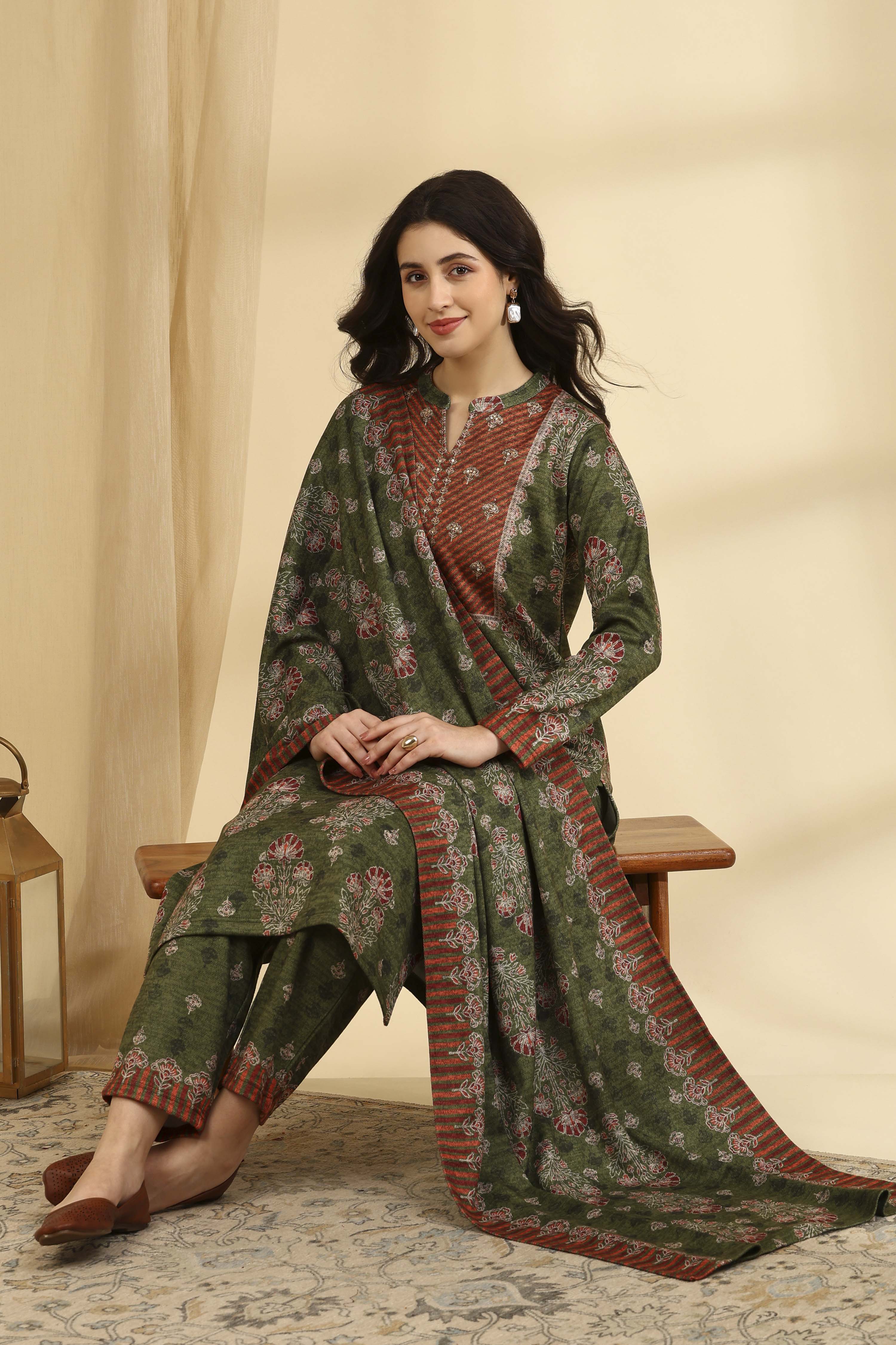 Green Polyester Printed Straight Suit Set image number 0