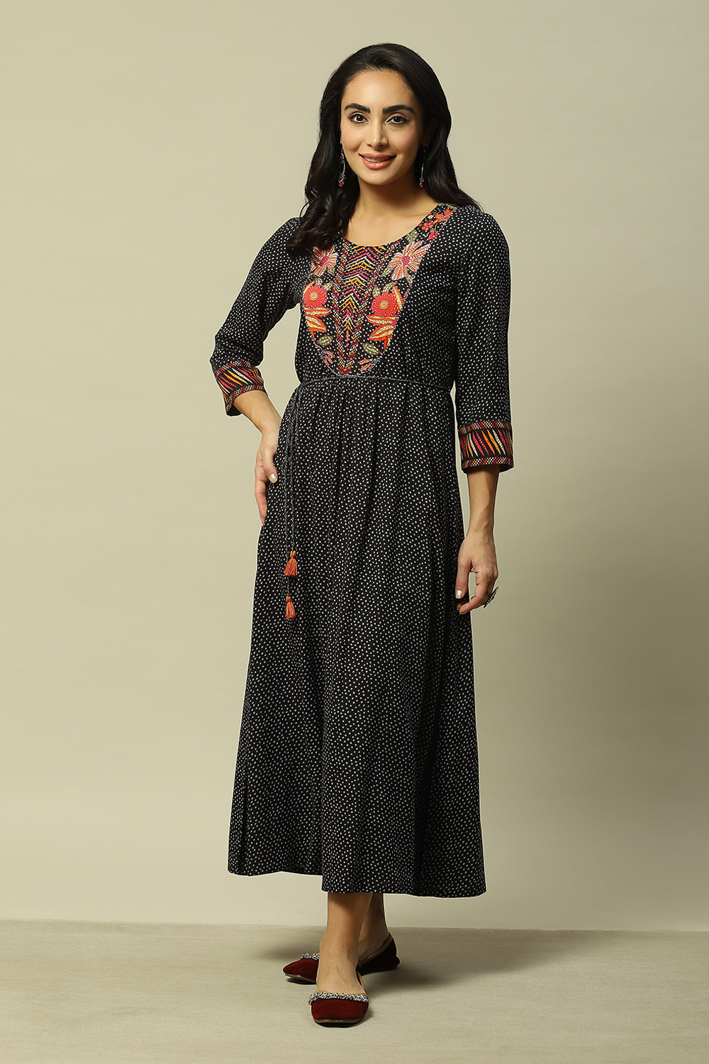 Black LIVA Straight Printed Dress image number 5