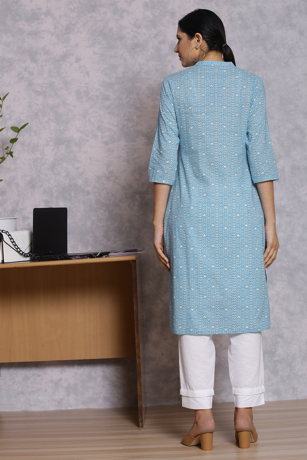 Blue Cotton And Cambric Straight Kurta image number 5