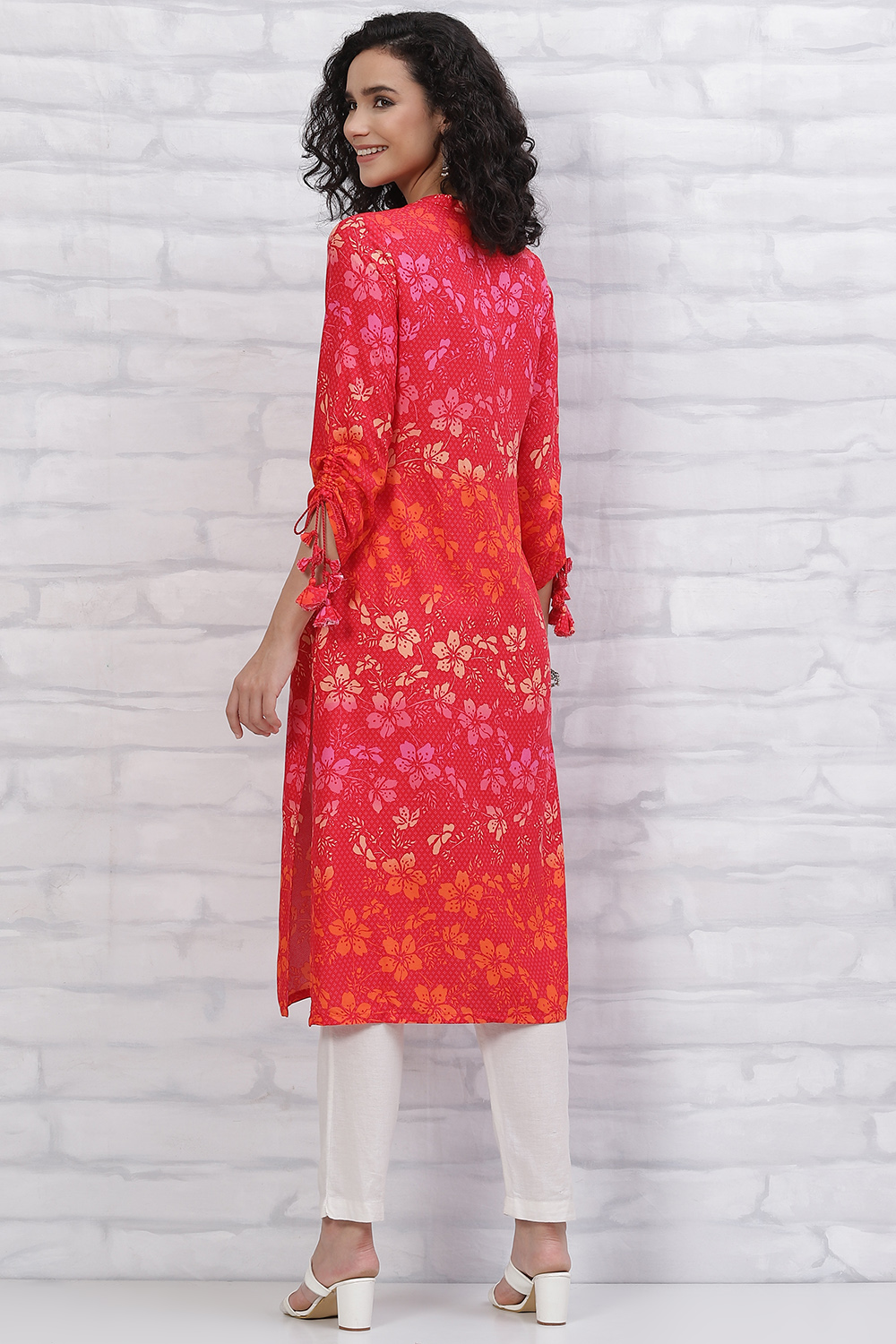 Cream LIVA Straight Kurta image number 4