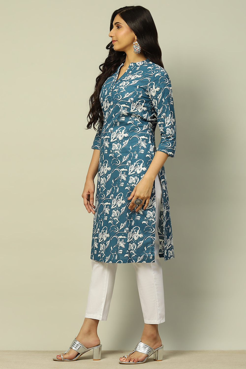 Blue Cotton Floral Printed Straight Kurta image number 2