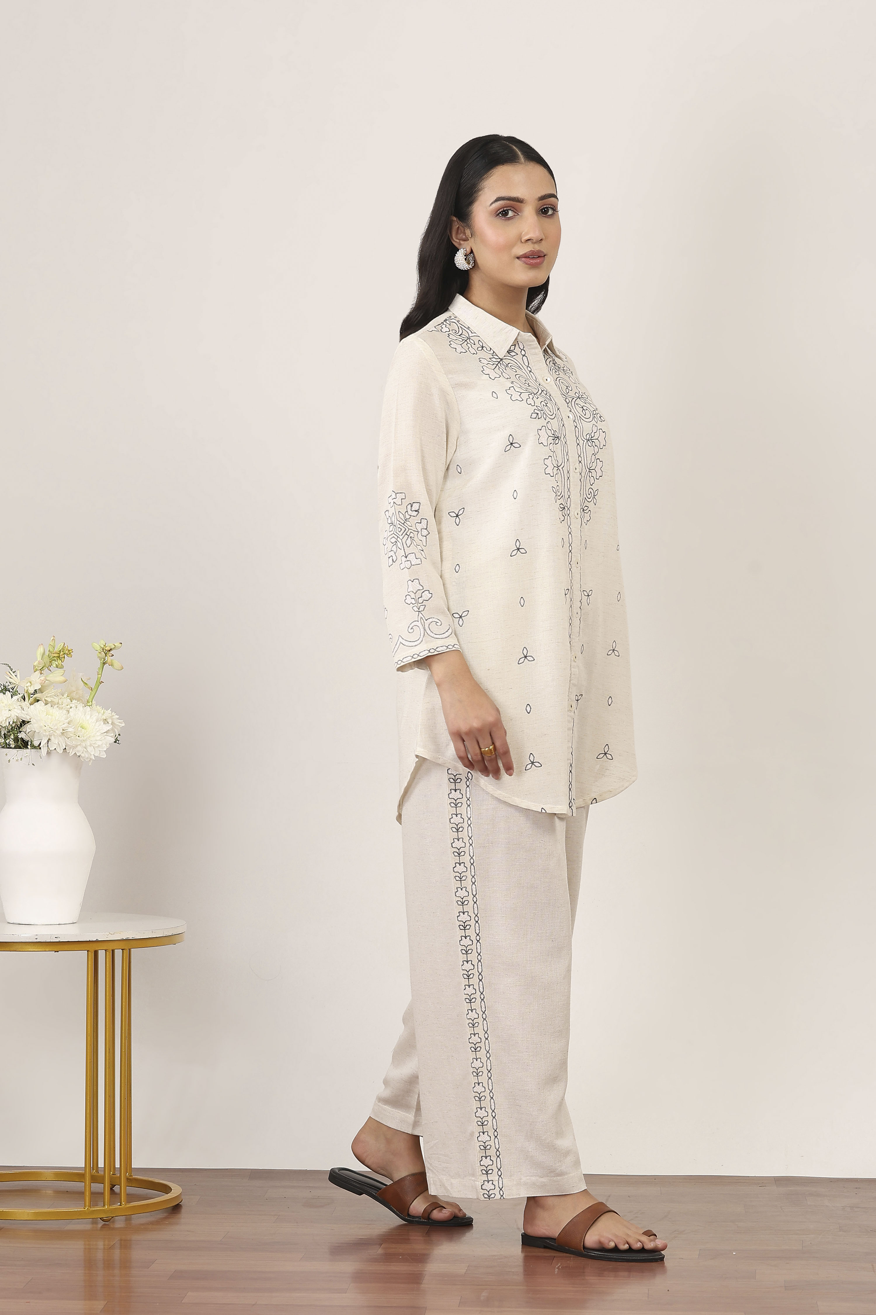 White Cotton Blend Cotton Flex Kurta Pants Set image number 5