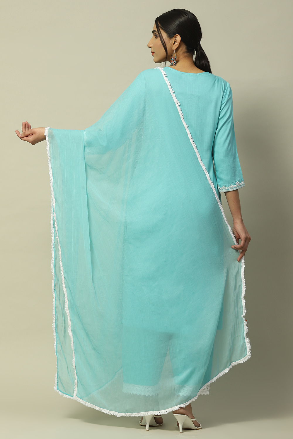 Coral Poly Chiffon Solid Crinkled Dupatta image number 2