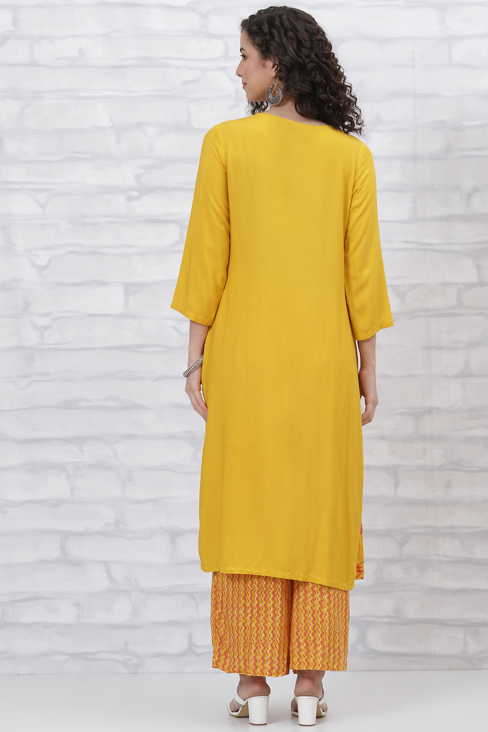 Yellow LIVA Straight  Kurta Pants Set image number 4