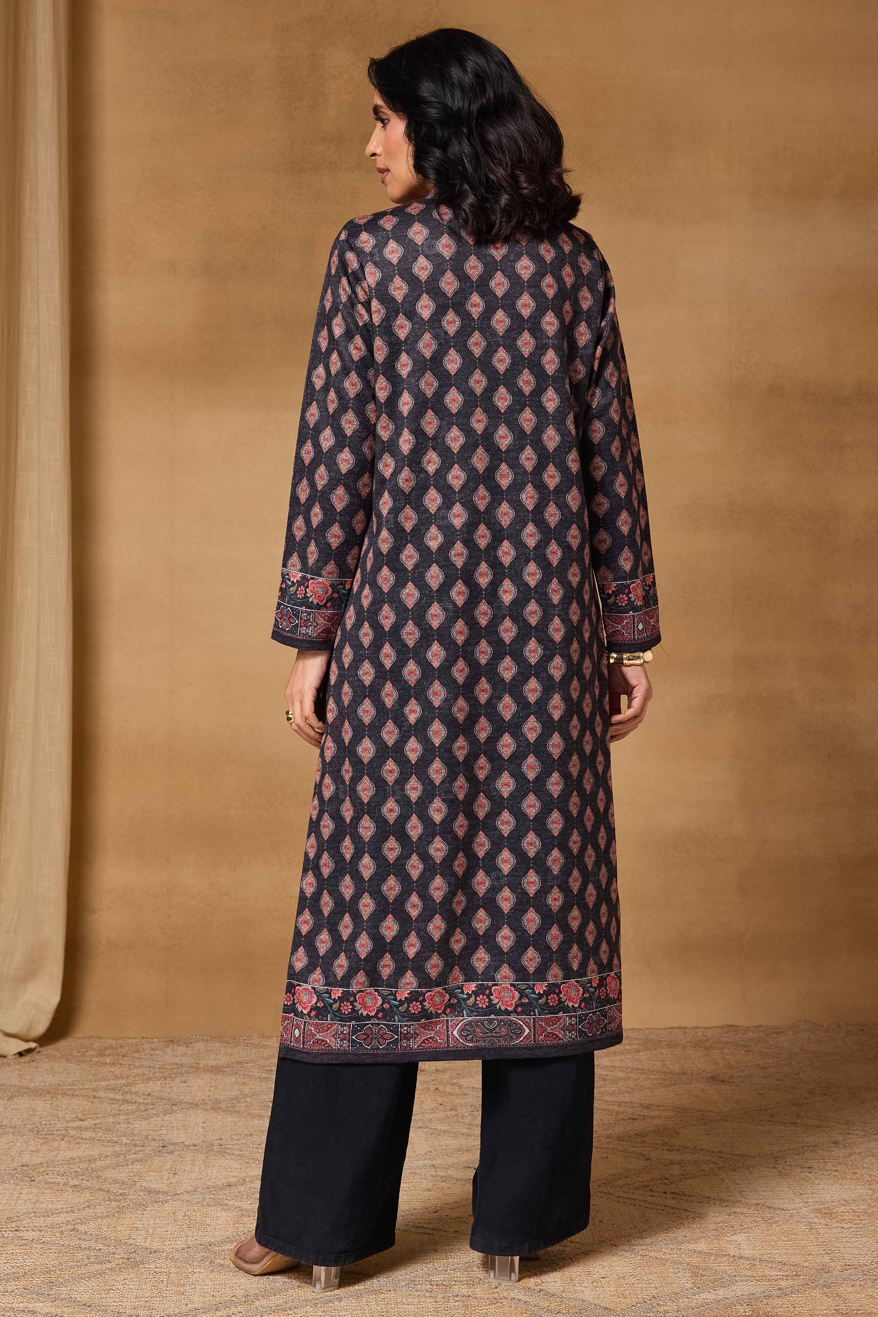Black Polyester Regular Printed Cape image number 4