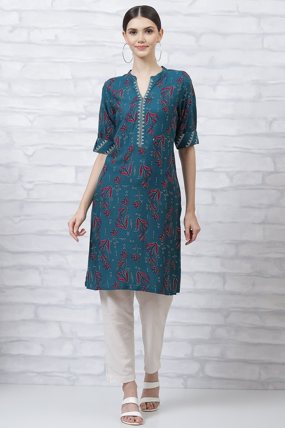 Red LIVA Straight Kurta image number 0