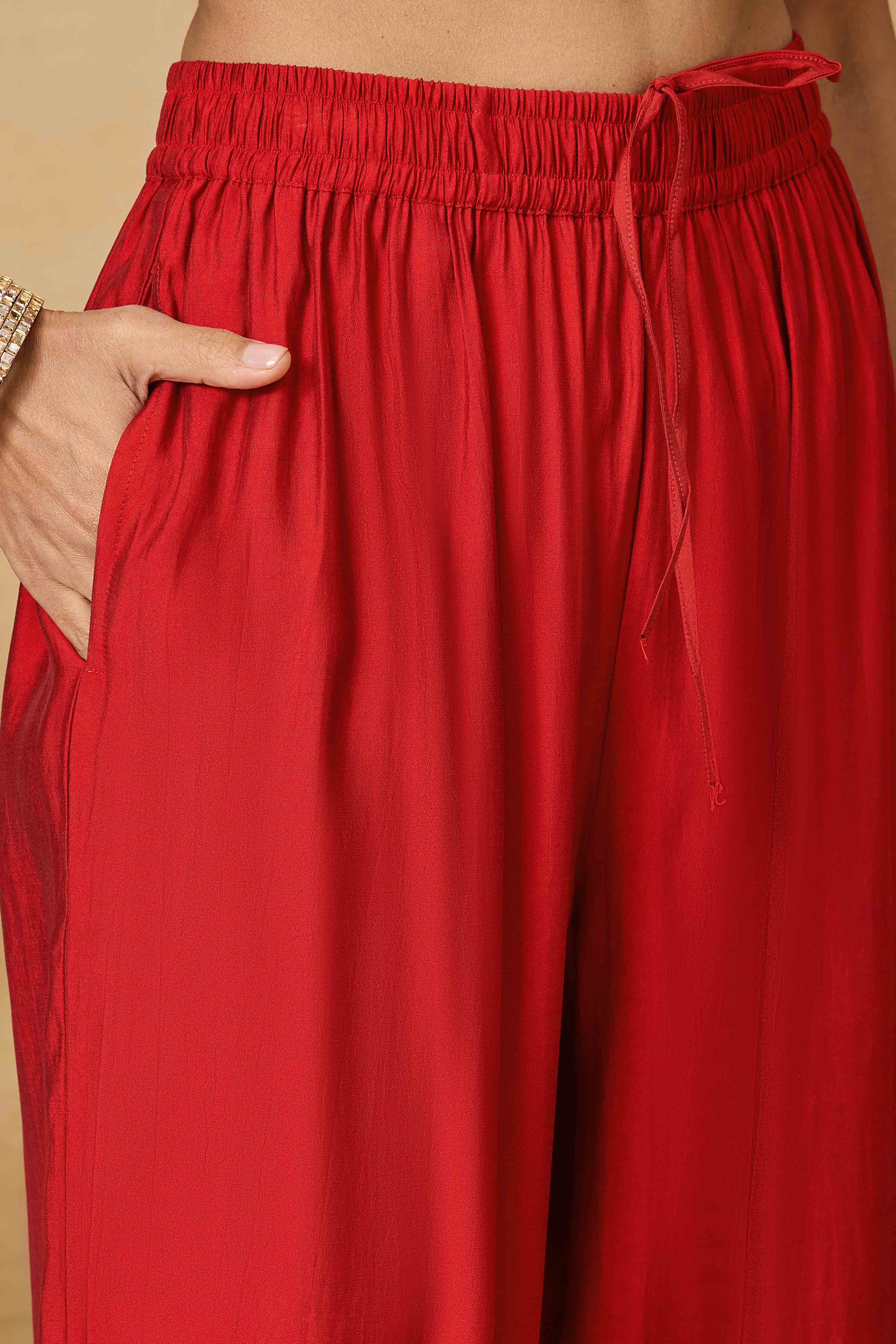 Red Viscose Blend Straight Solid Suit Set image number 2