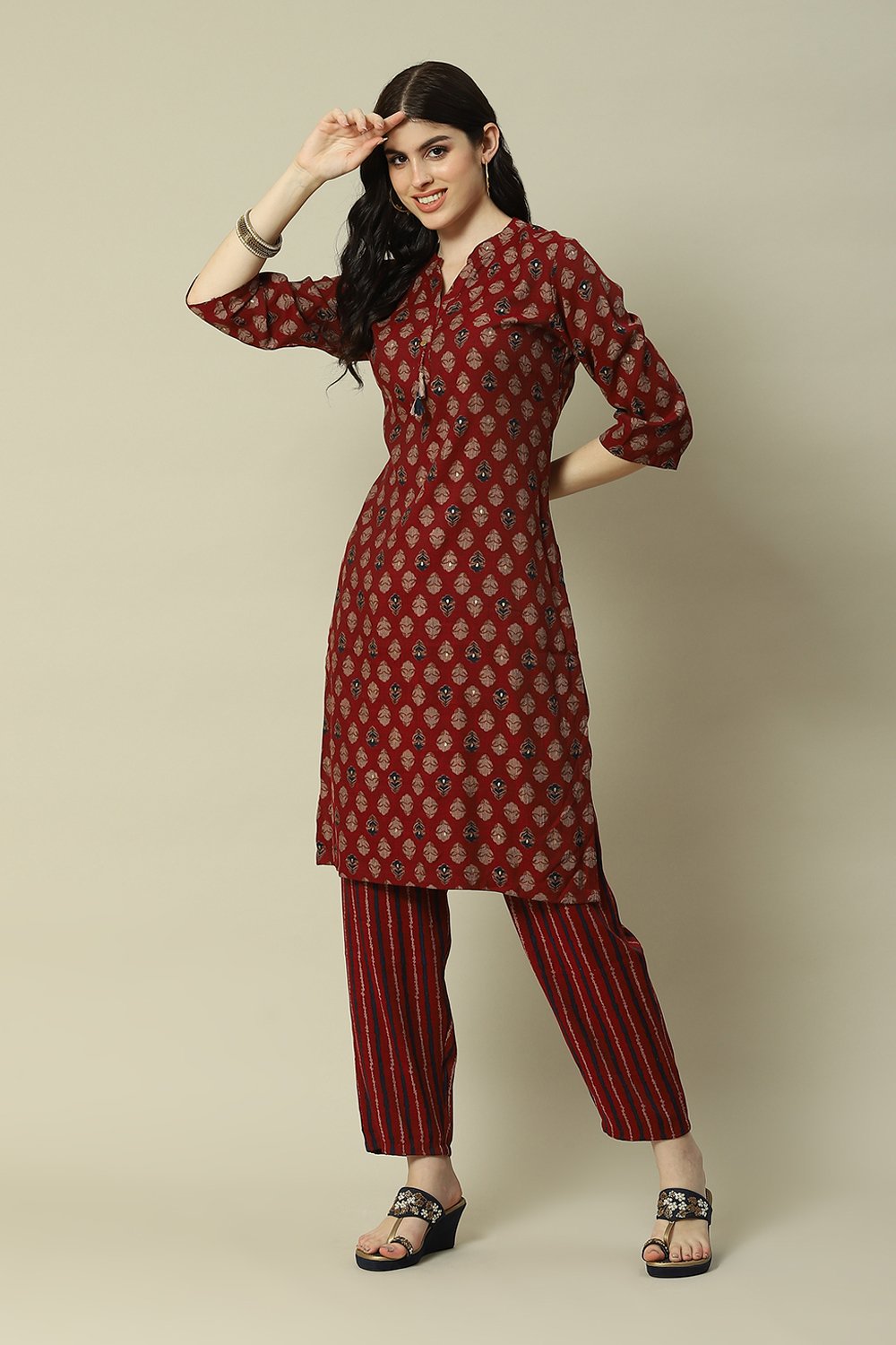 Buy Red Cotton Blend Straight Printed Kurta Palazzo Suit Set 2N by Rangriti