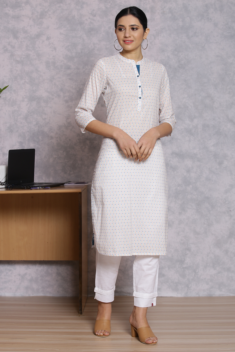 White Cotton And Cambric Straight Kurta image number 0